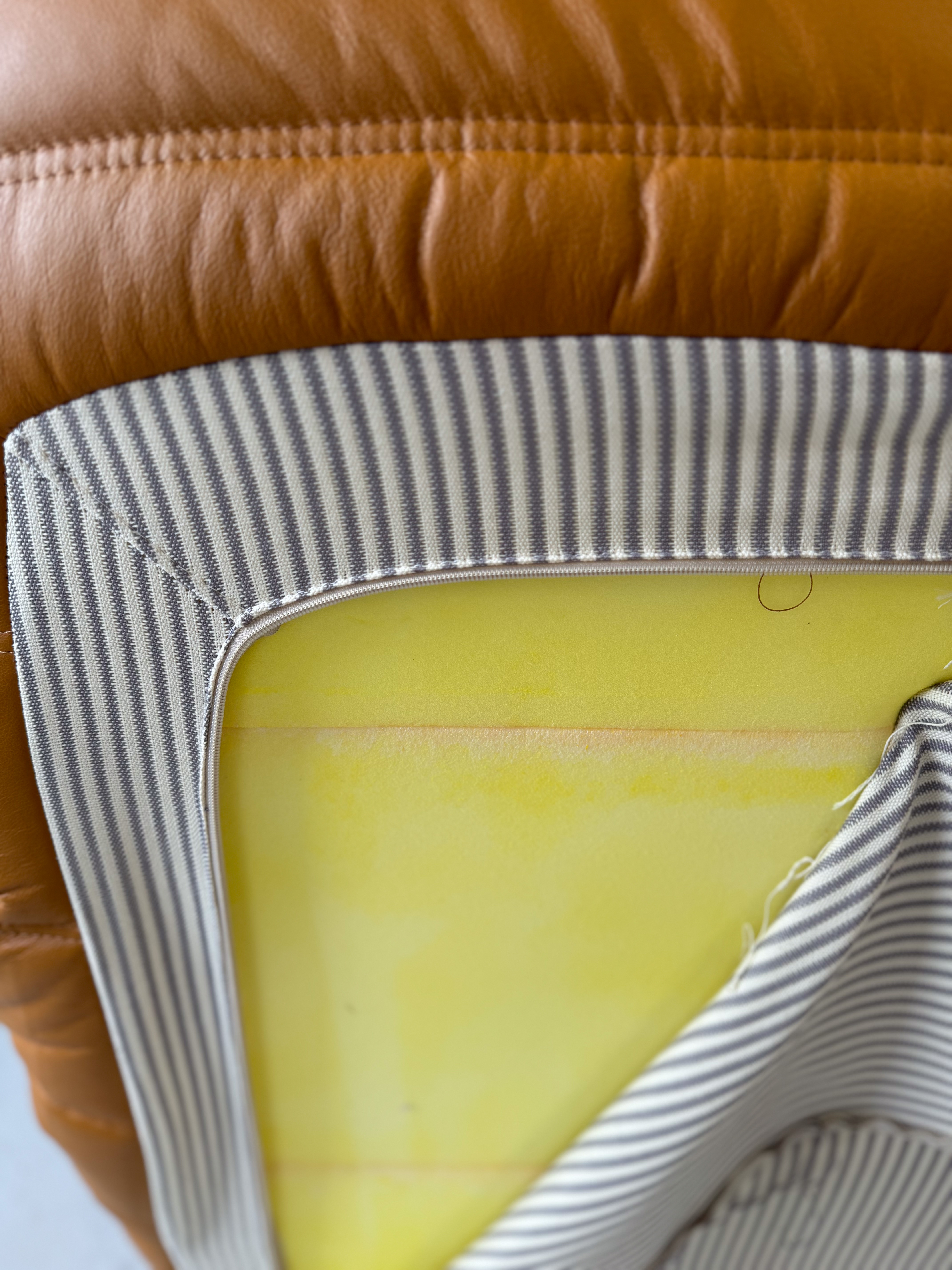 Divano Togo 3 posti pelle lucida cognac chiaro