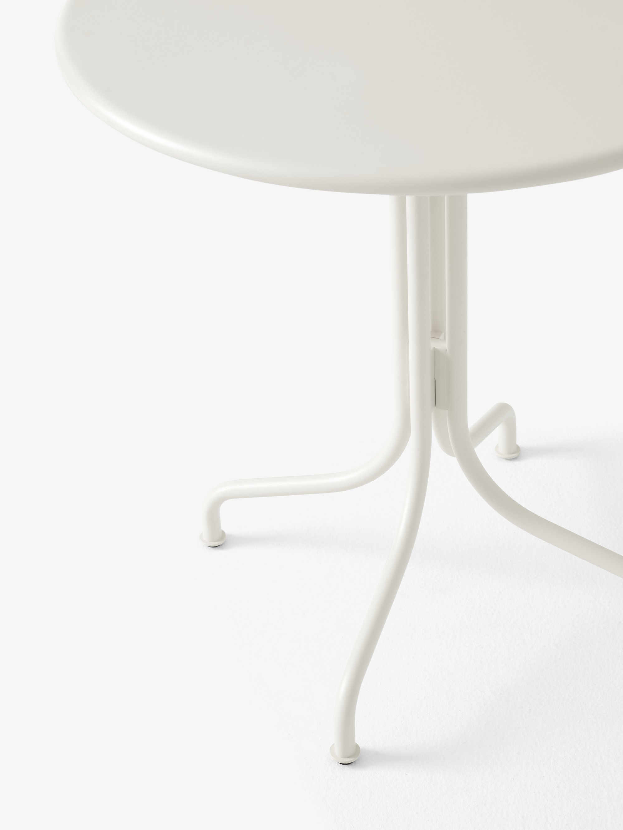 Thorvald Café Tisch SC96 Rund Beige