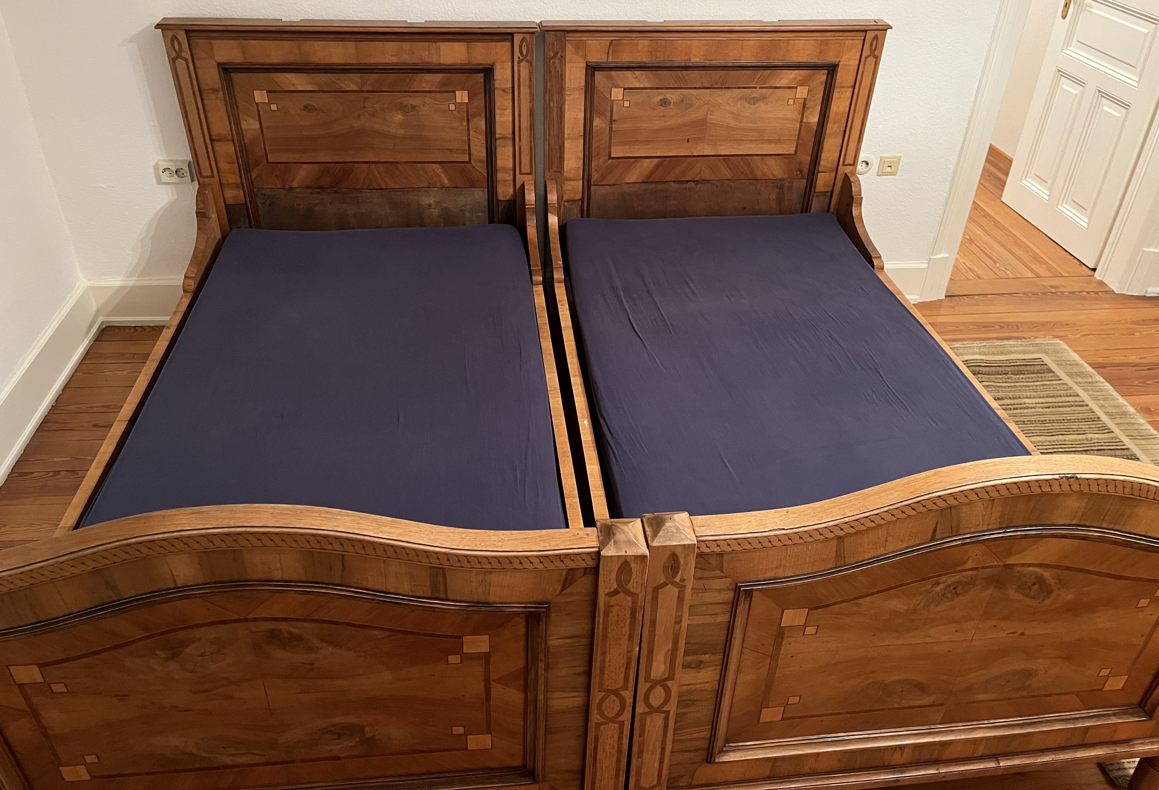 2x Vintage Bett Massivholz Braun 1880er Jahre