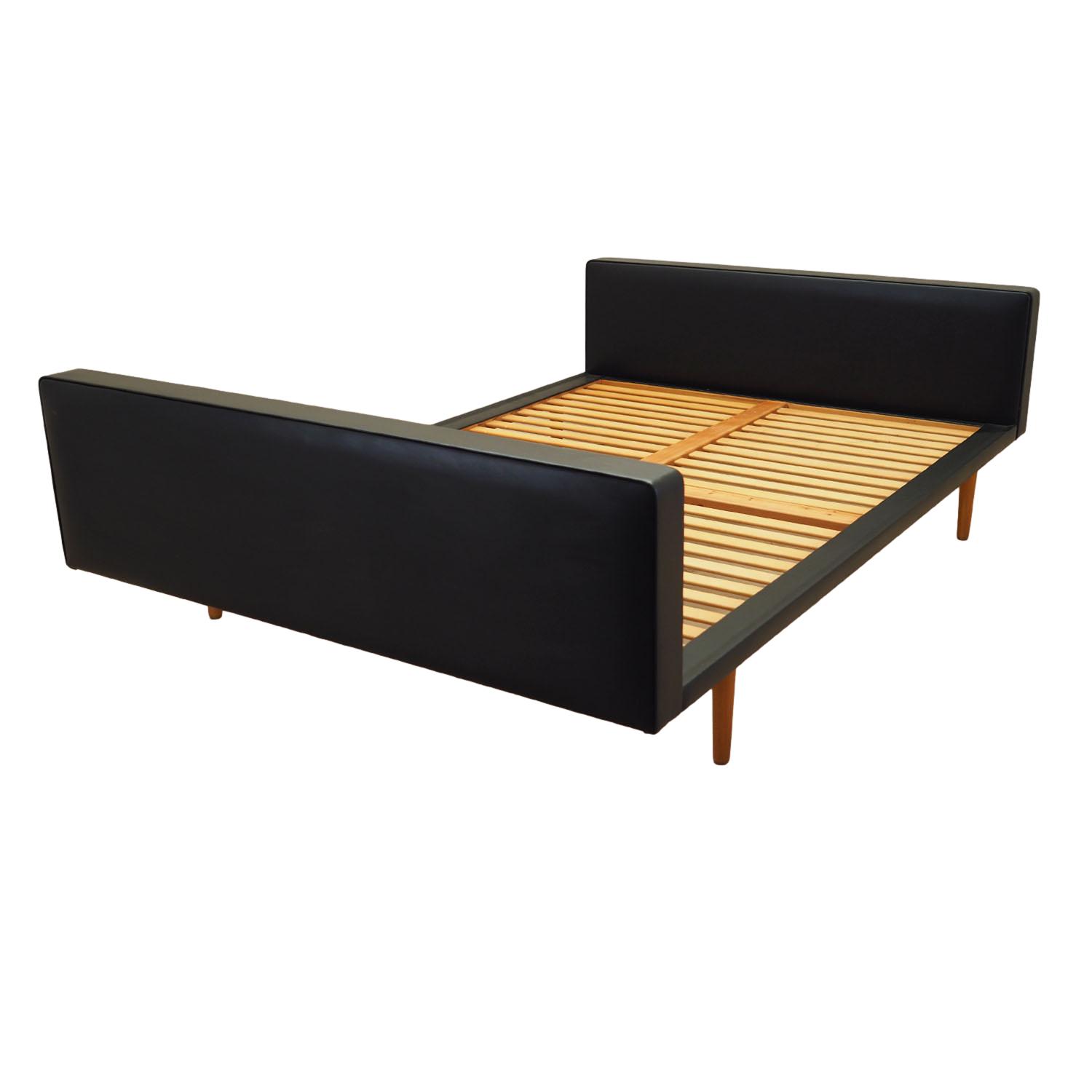 Bett Kunstleder Holz 1960er Jahre