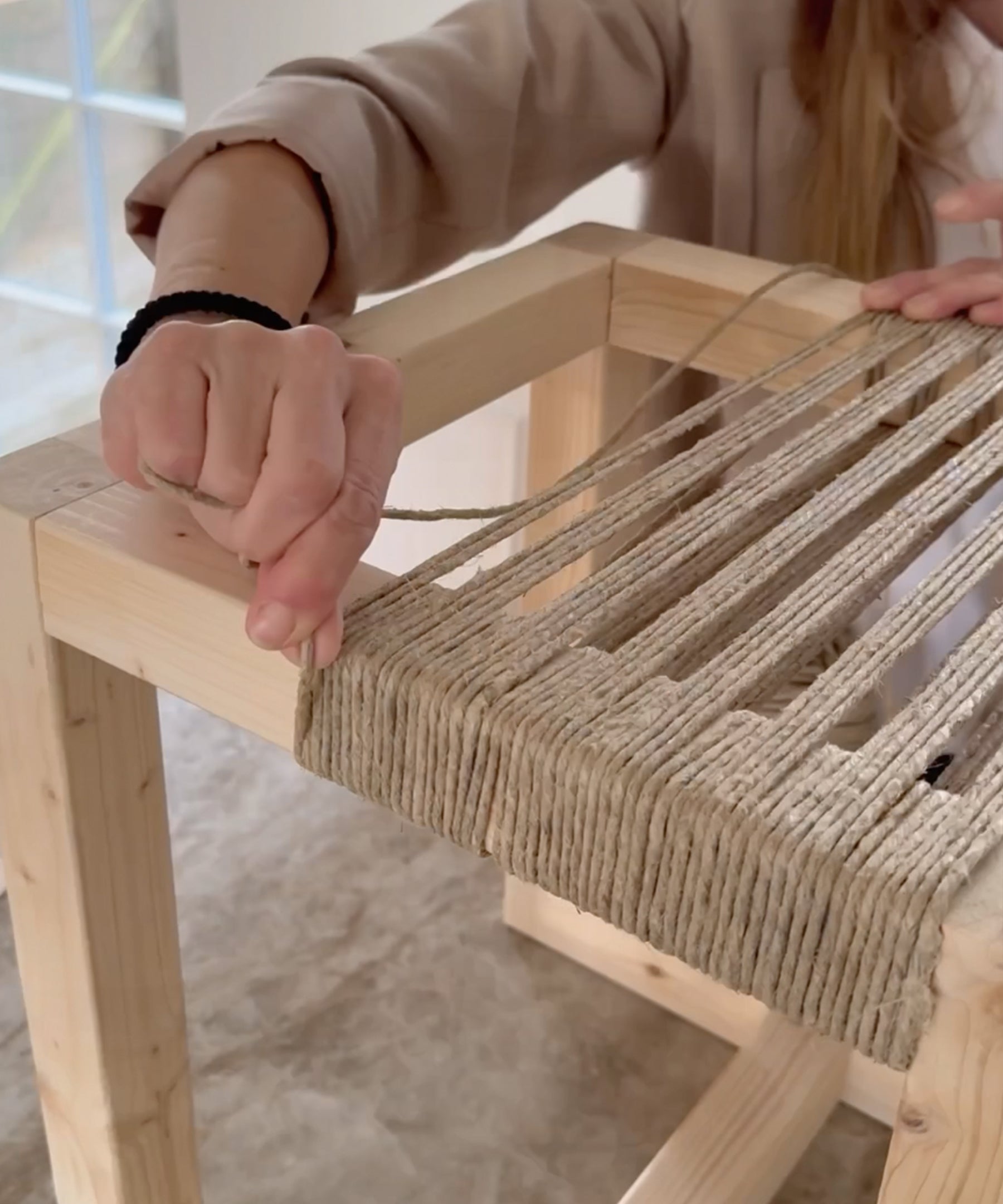 DIY-Hocker aus Korbgeflecht