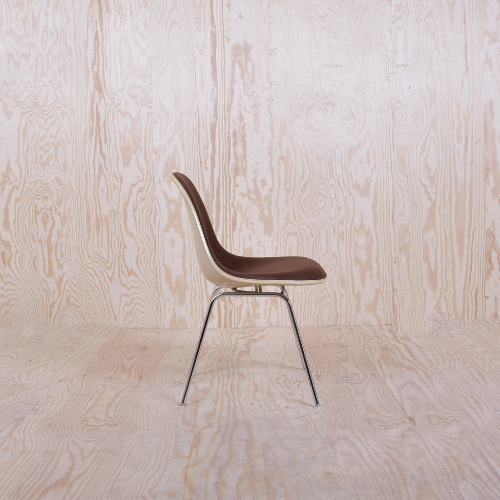 Eames Plastic side Chair DSX Vollpolster Braun