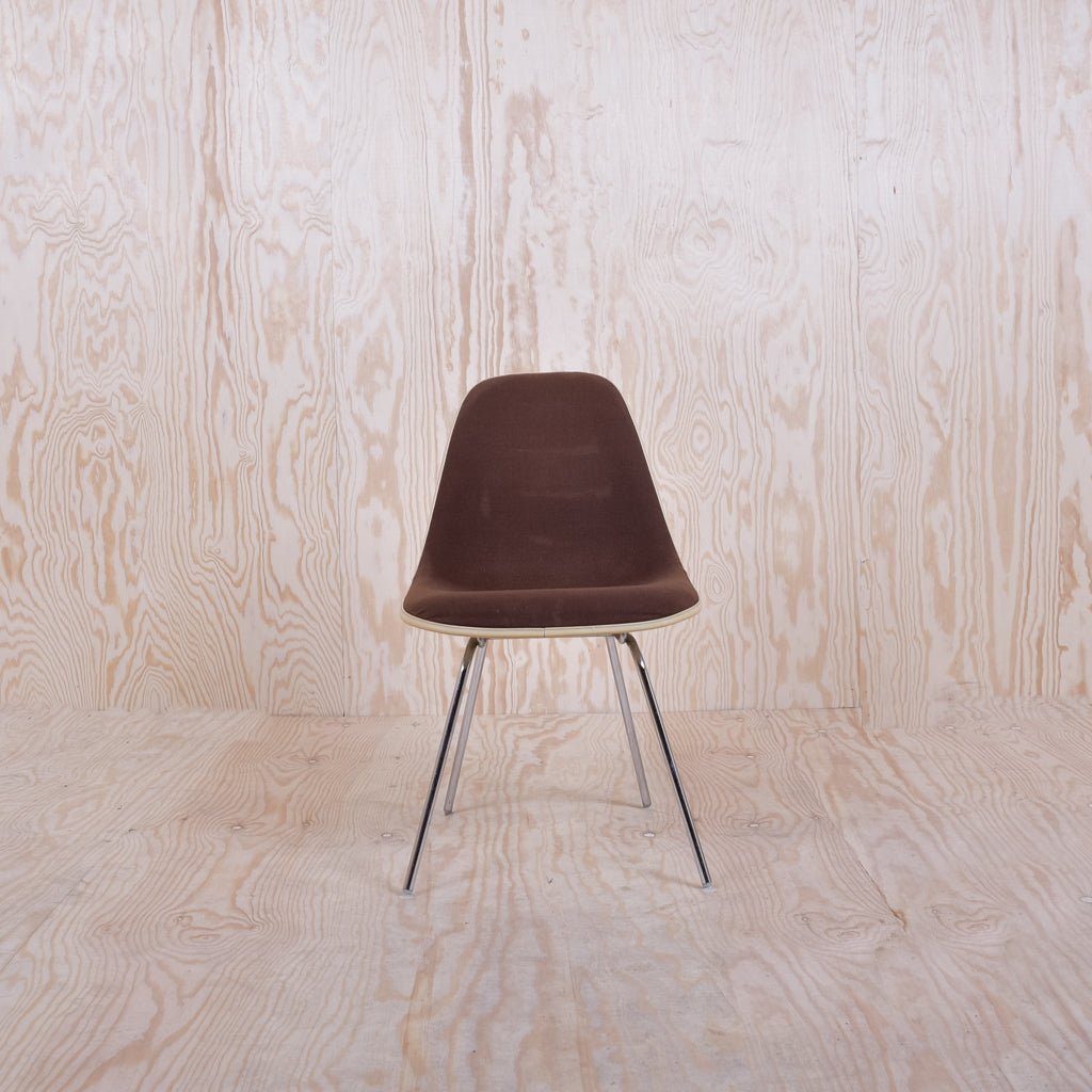 Eames Plastic side Chair DSX Vollpolster Braun