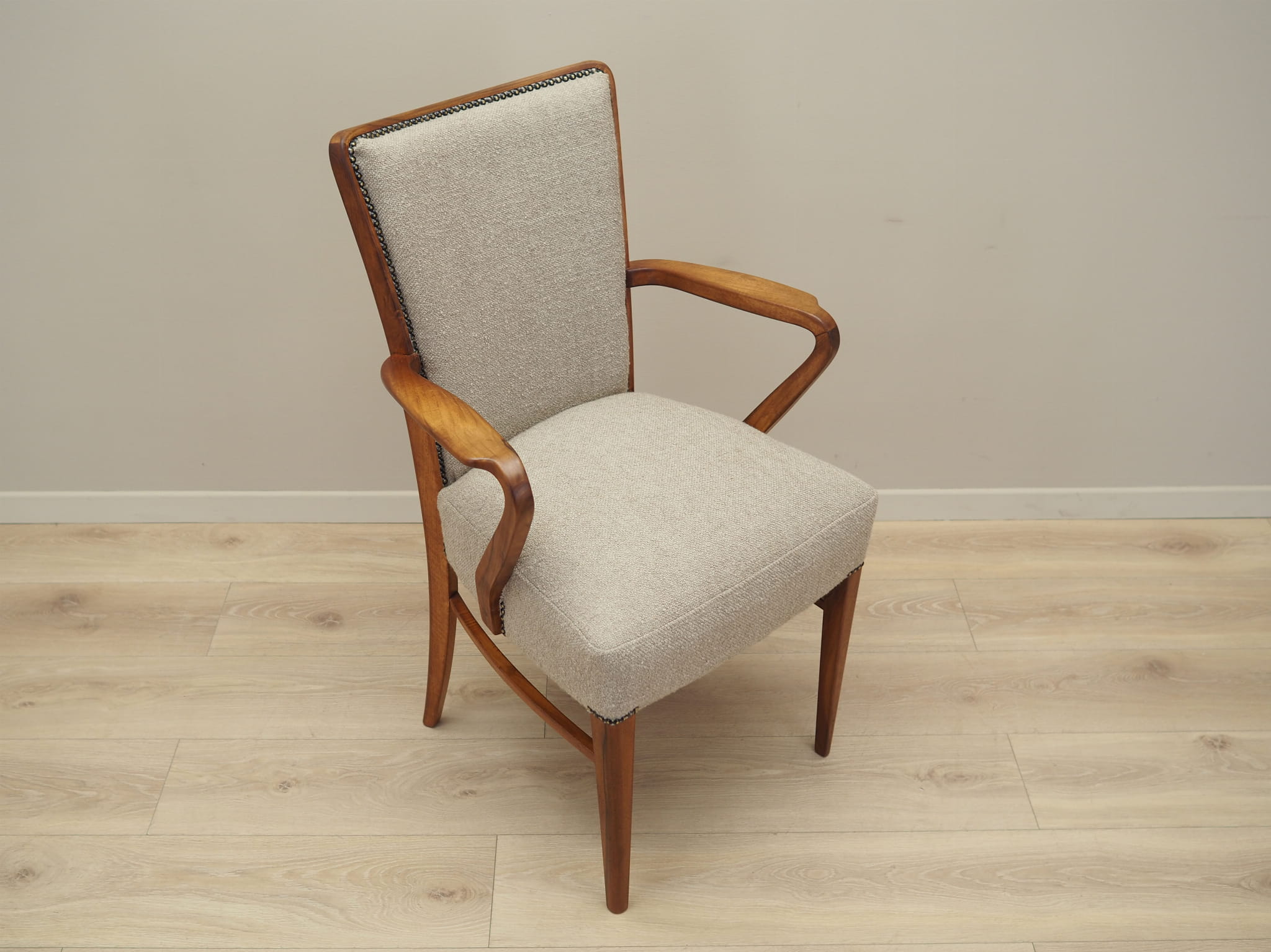 Vintage Stuhl Walnussholz Textil Grau 1970er Jahre