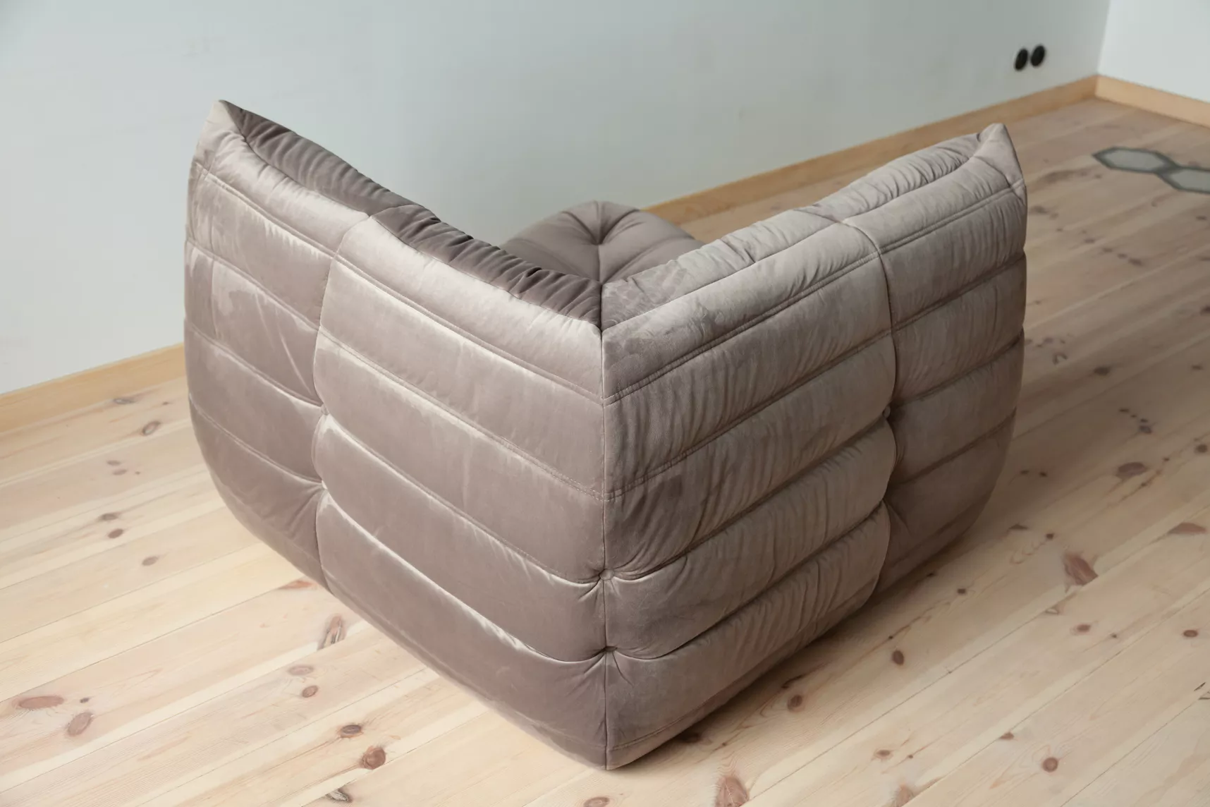 Togo Ecksofa Samt Warmgrau