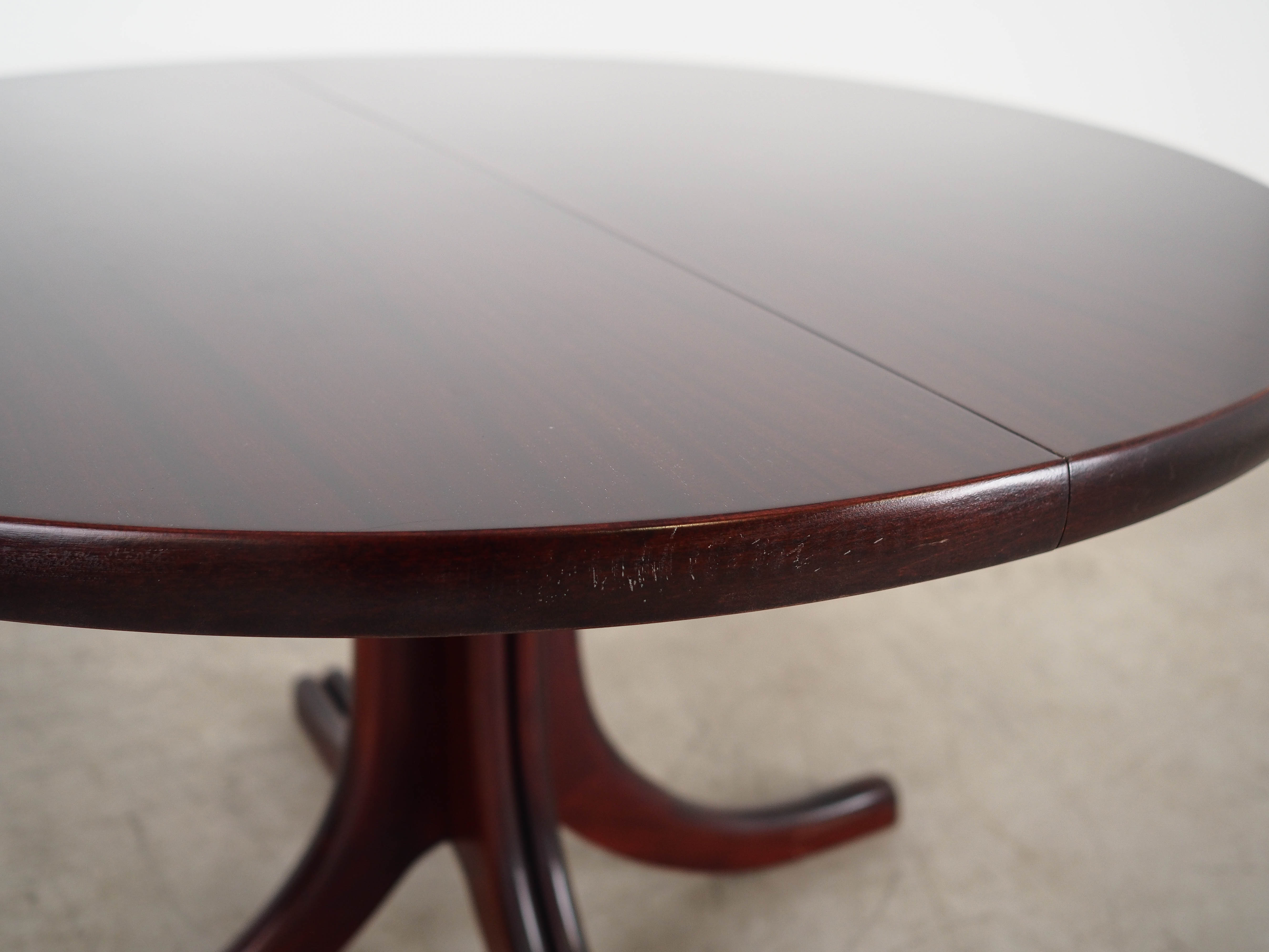 Mahogany table Dark brown 1970s Ø115cm
