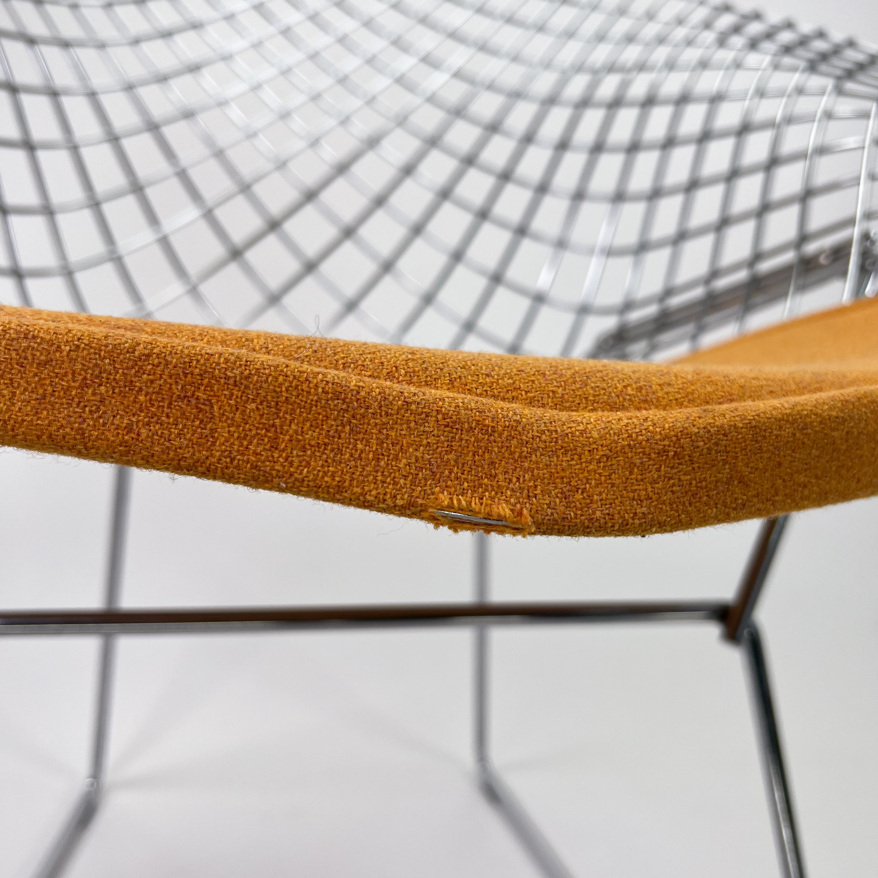 Diamond Chair Chrom mit gelbem Sitzpolster