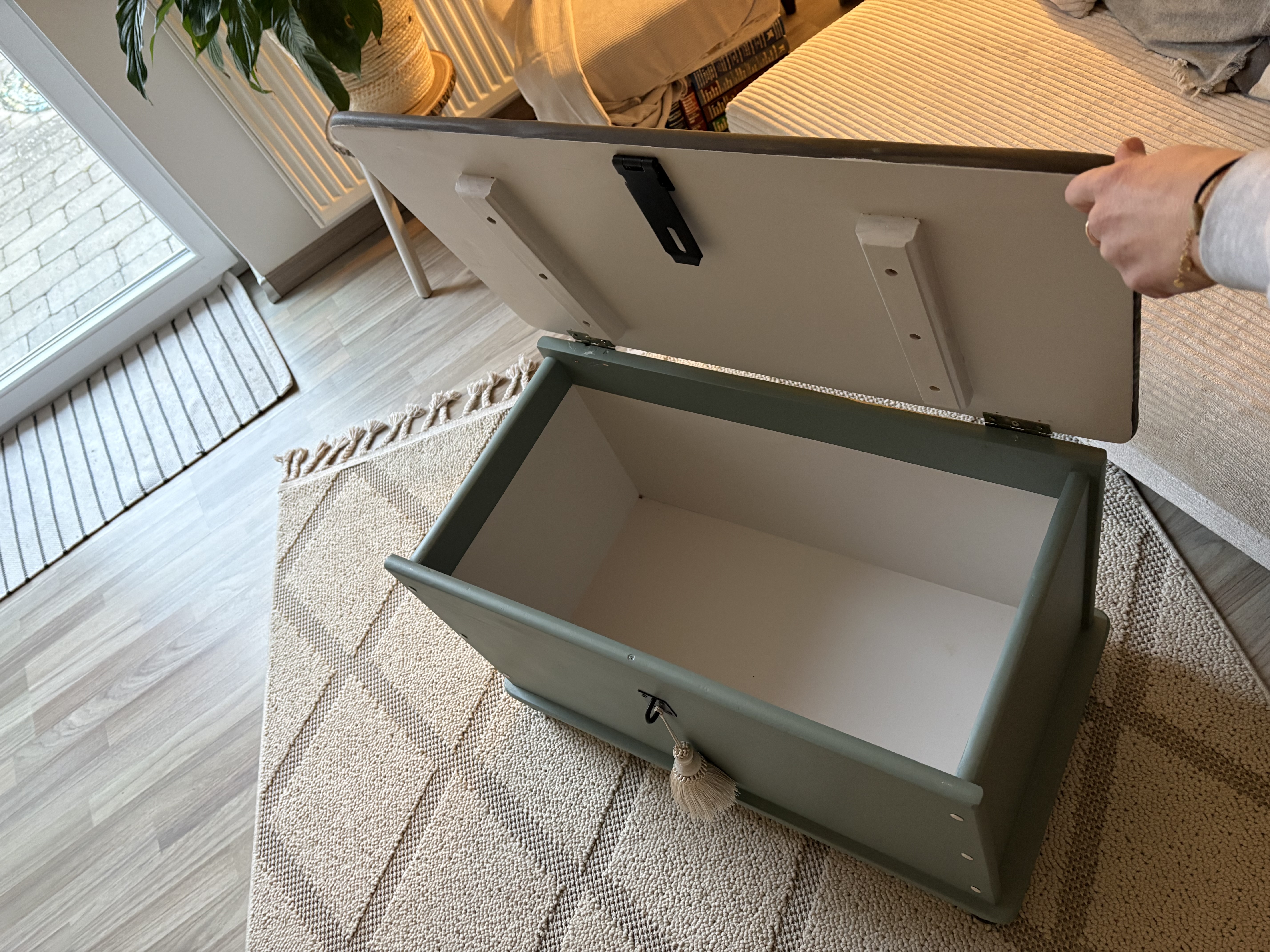 Storage chest on wheels Wood Green