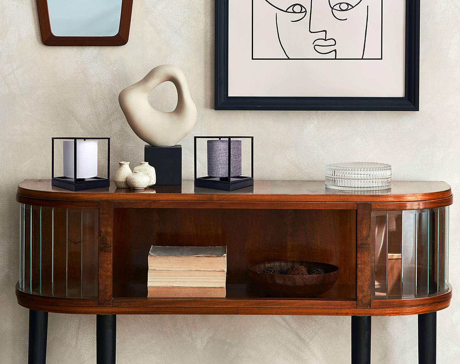 Beta table lamp
Iron
Blended fabric
1-flame