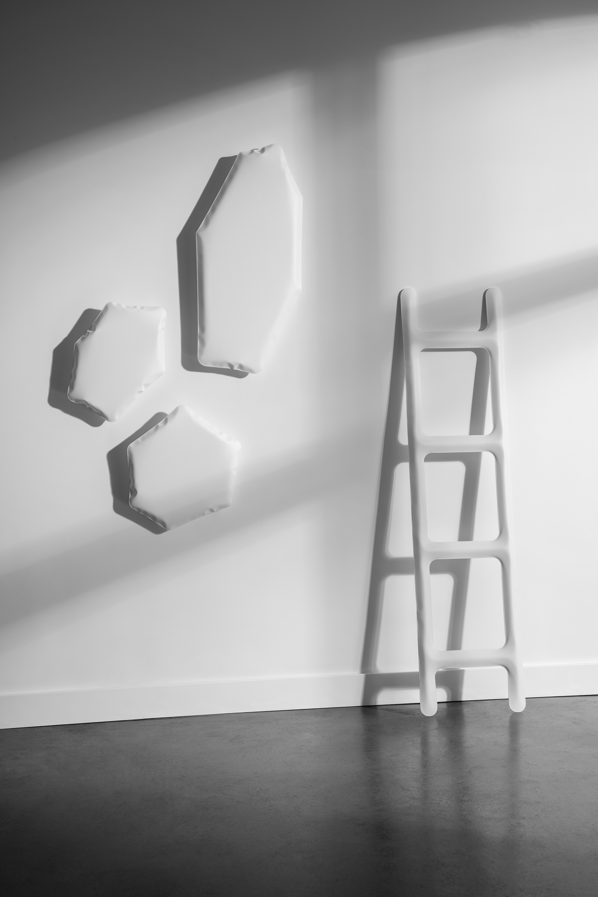 Table Mirror C6 Stainless Steel Candy White Matt