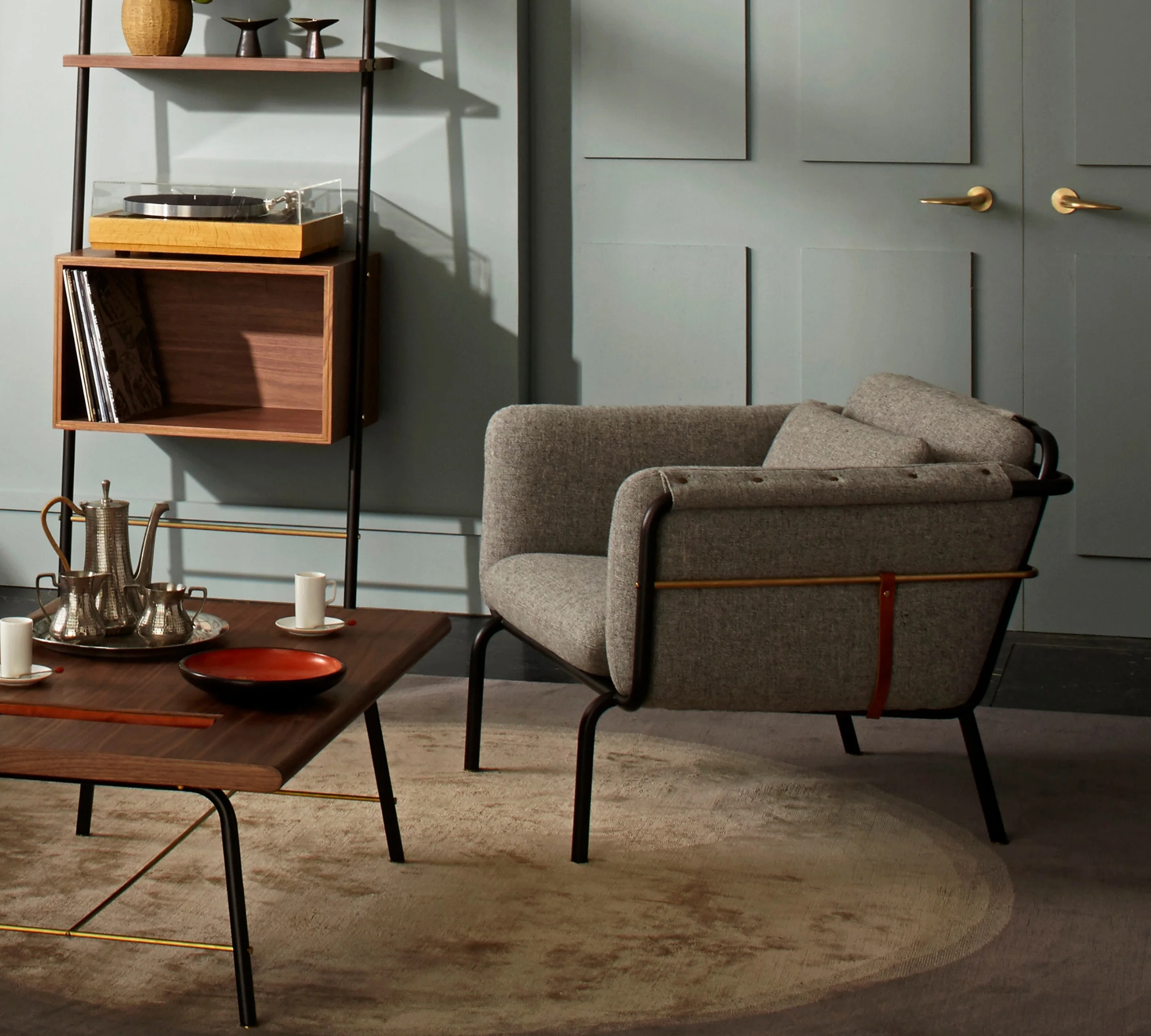 VALET armchair with armrests