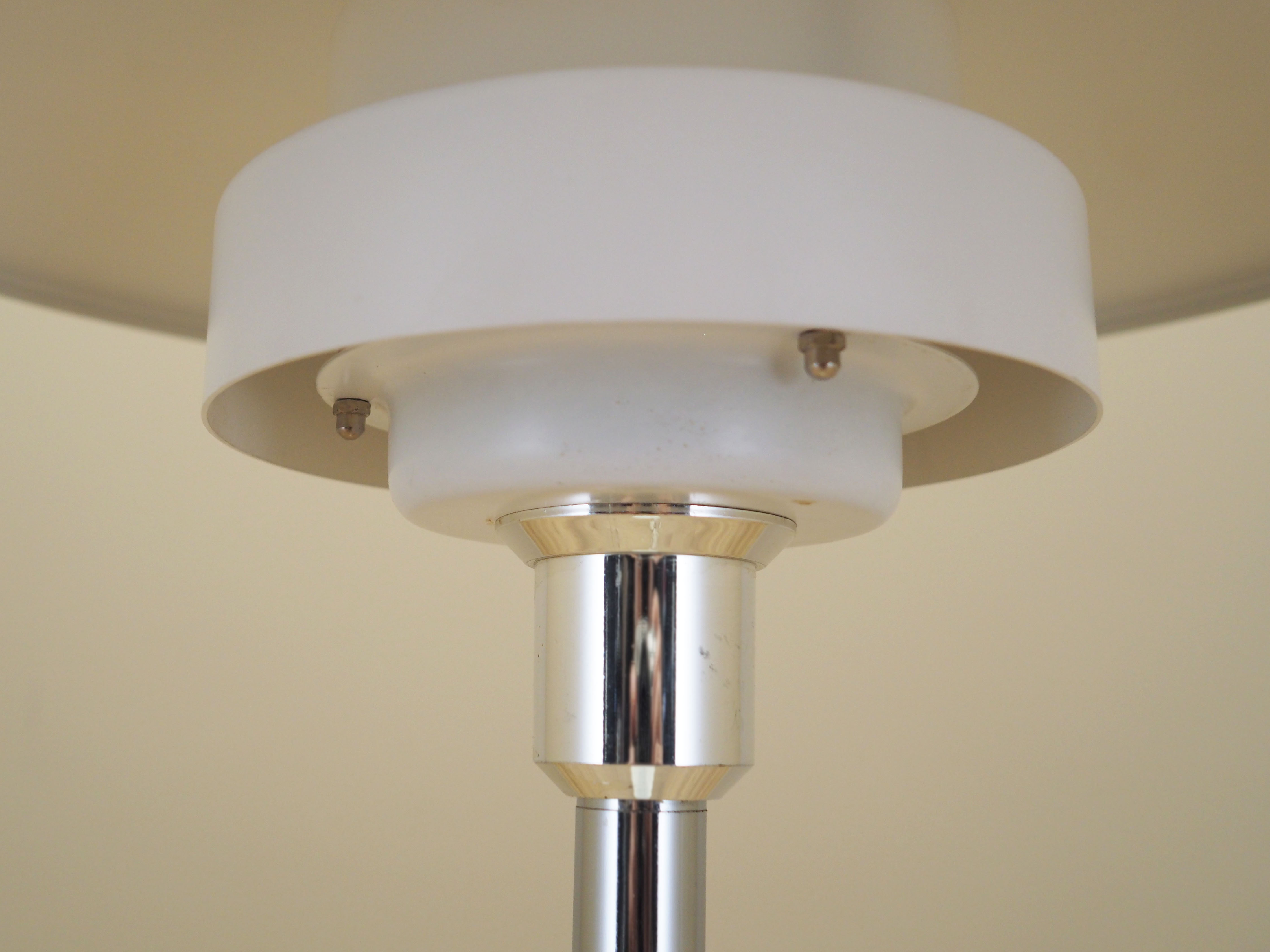 Stehlampe Metall Weiß 1970er Jahre