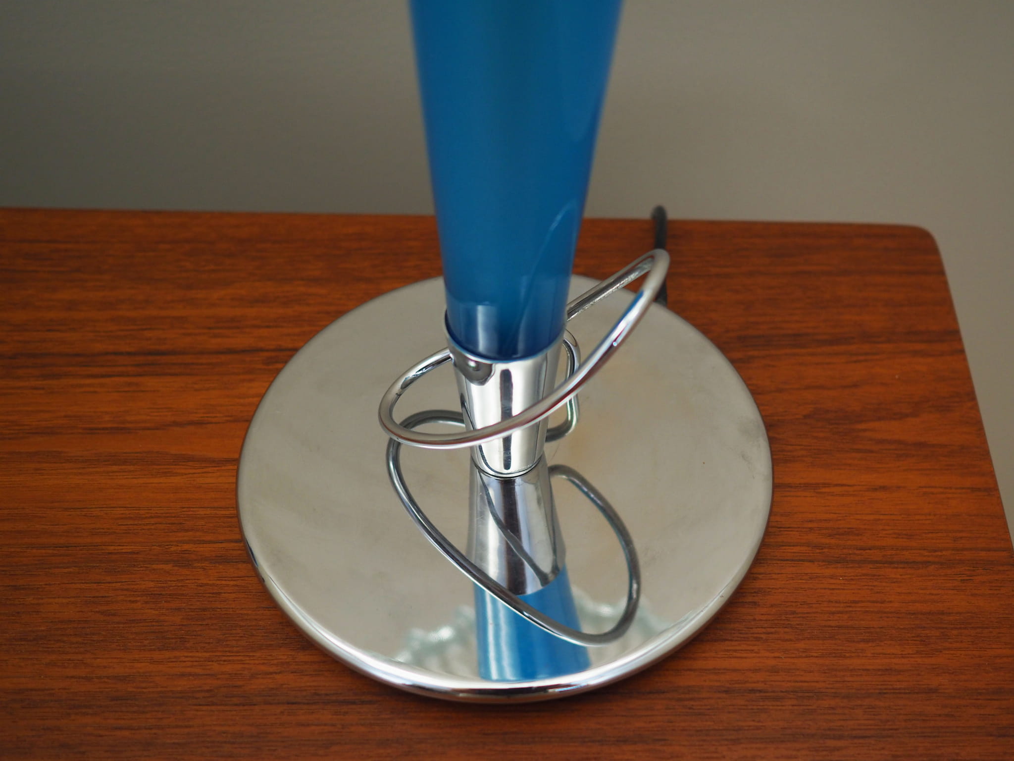 Tischleuchte Glas Metall Blau 1990er Jahre 