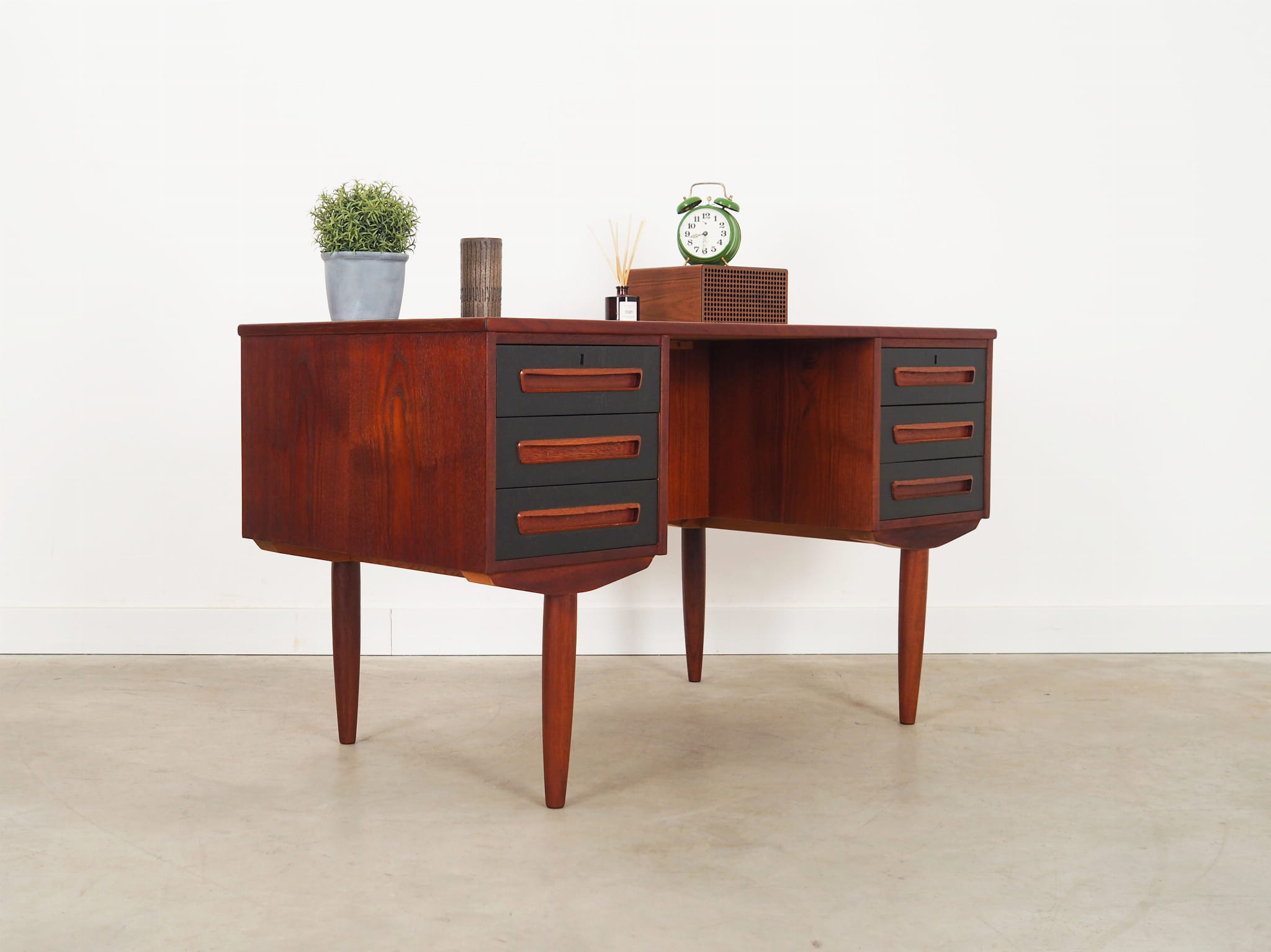 Vintage Schreibtisch Teakholz Braun 1970er Jahre