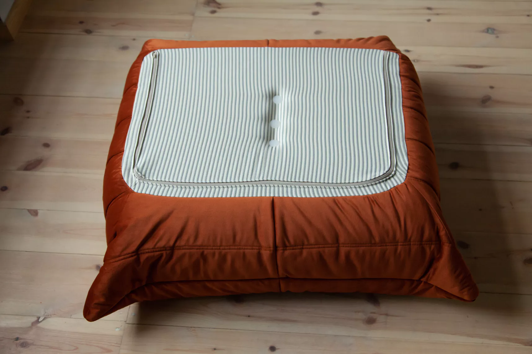 Togo Ottoman Velvet Amber-Orange