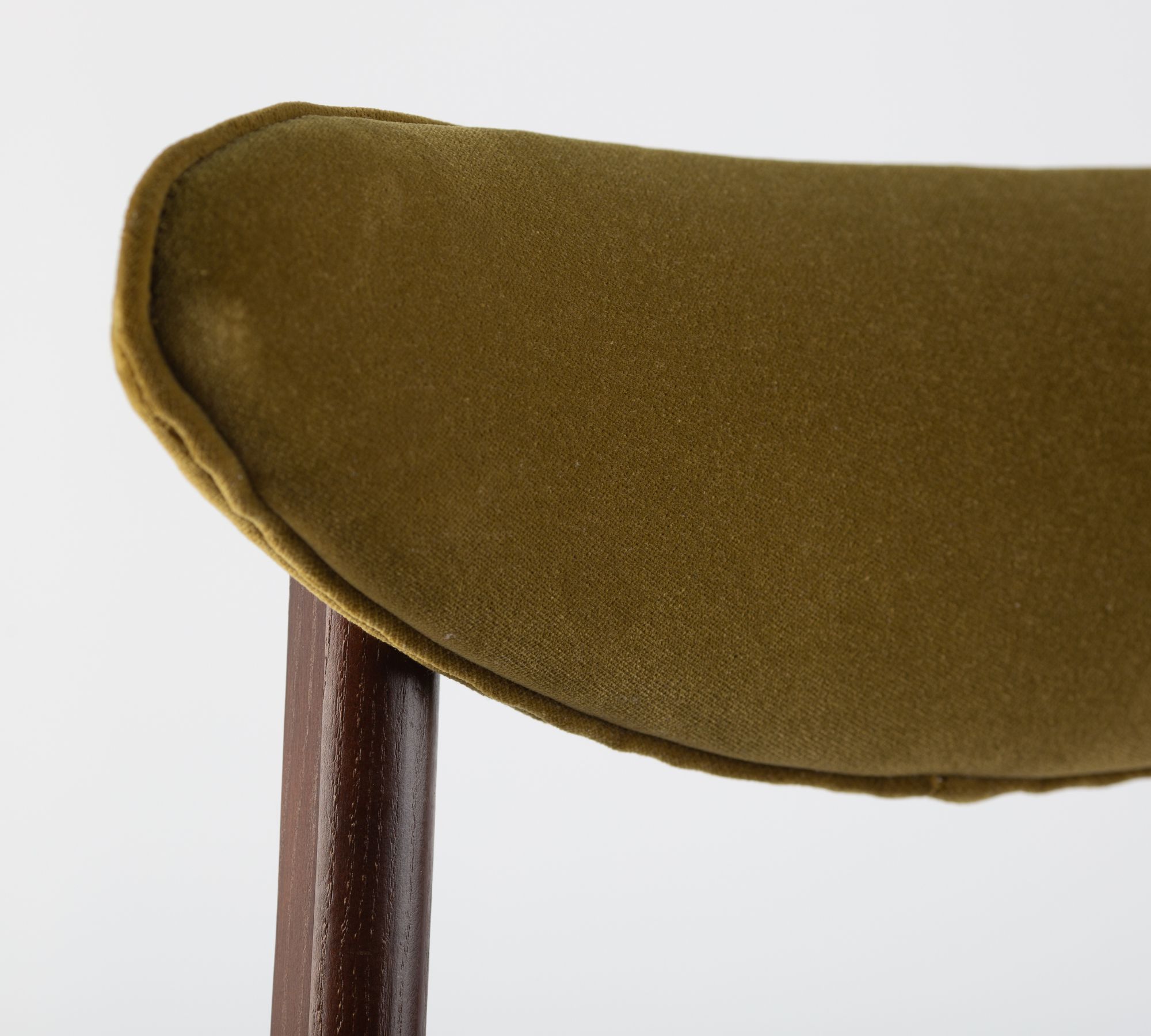 200-190 Stuhl Holz Samt Olive