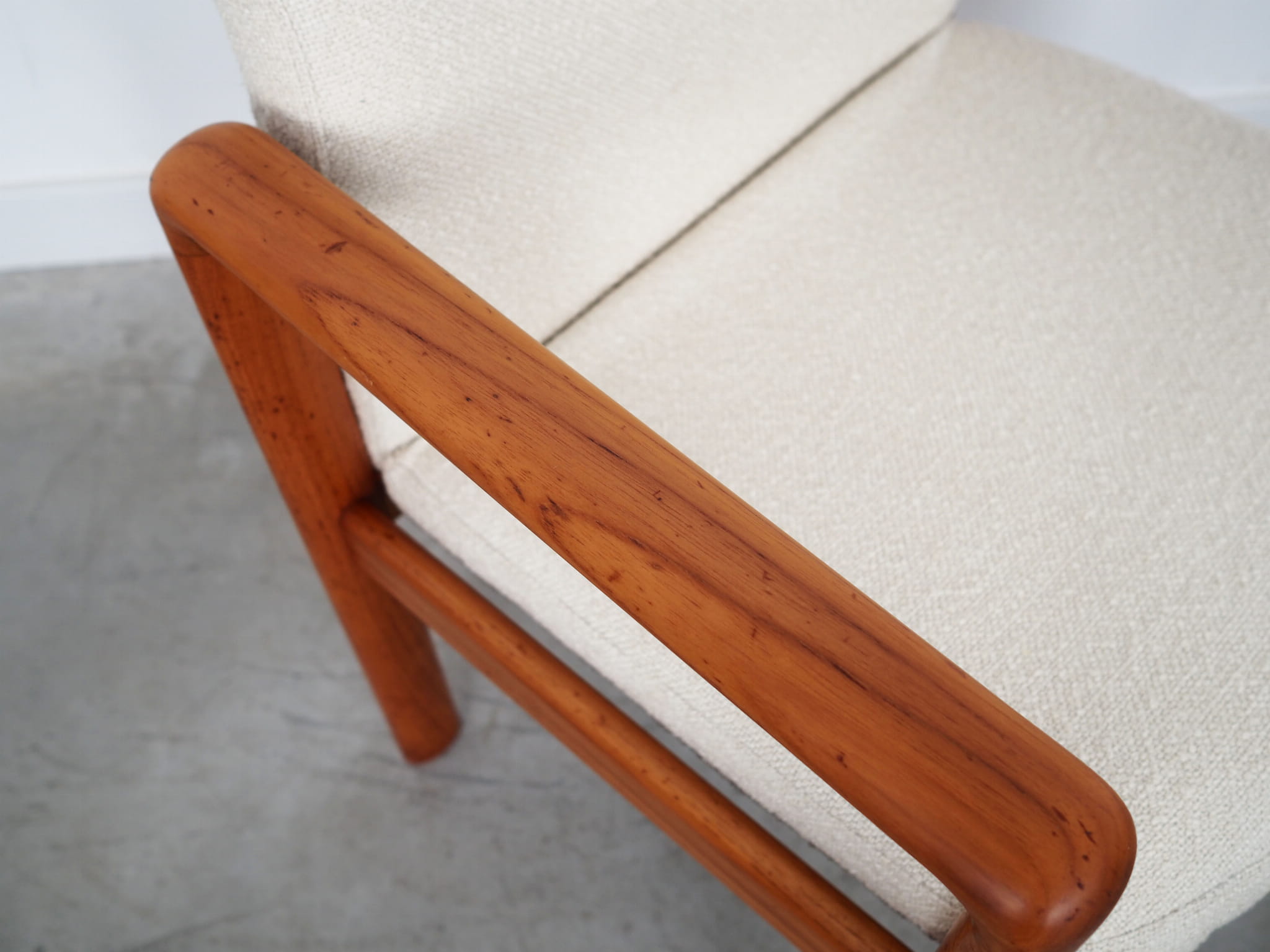 Vintage Stuhl Teakholz Textil Weiß 1970er Jahre 