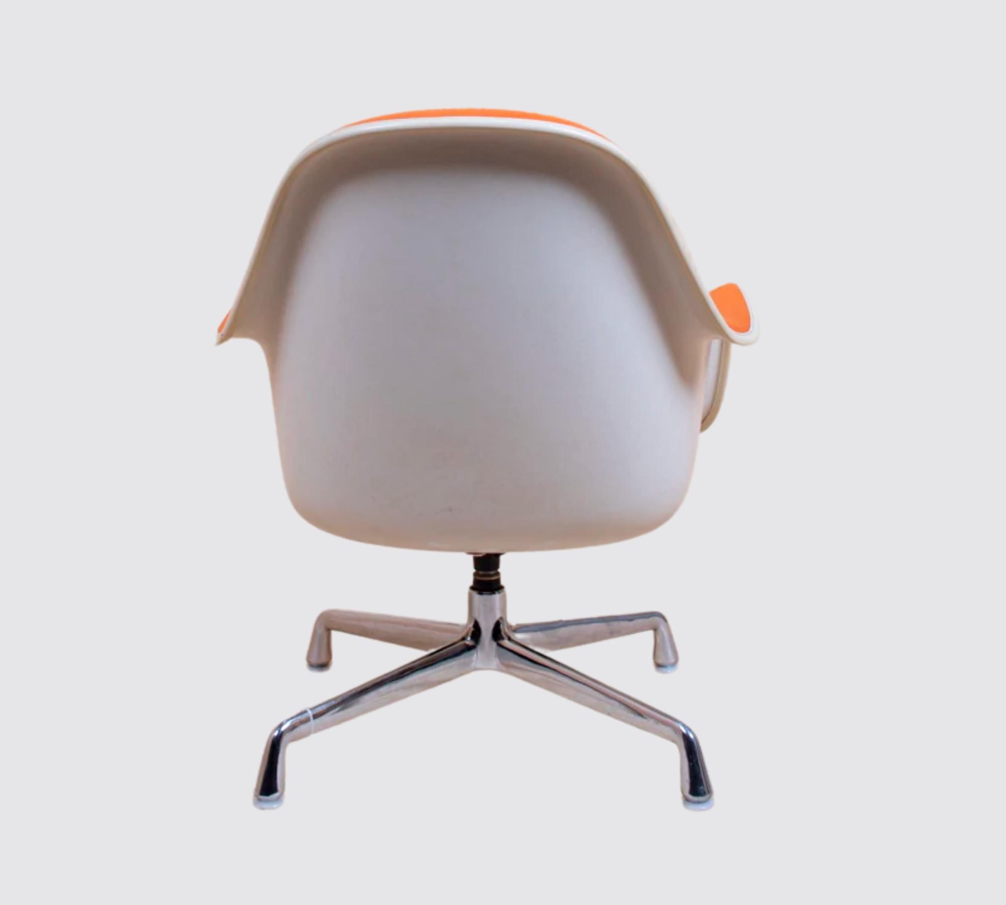 Eames Loose Cushion Drehstuhl Orange
