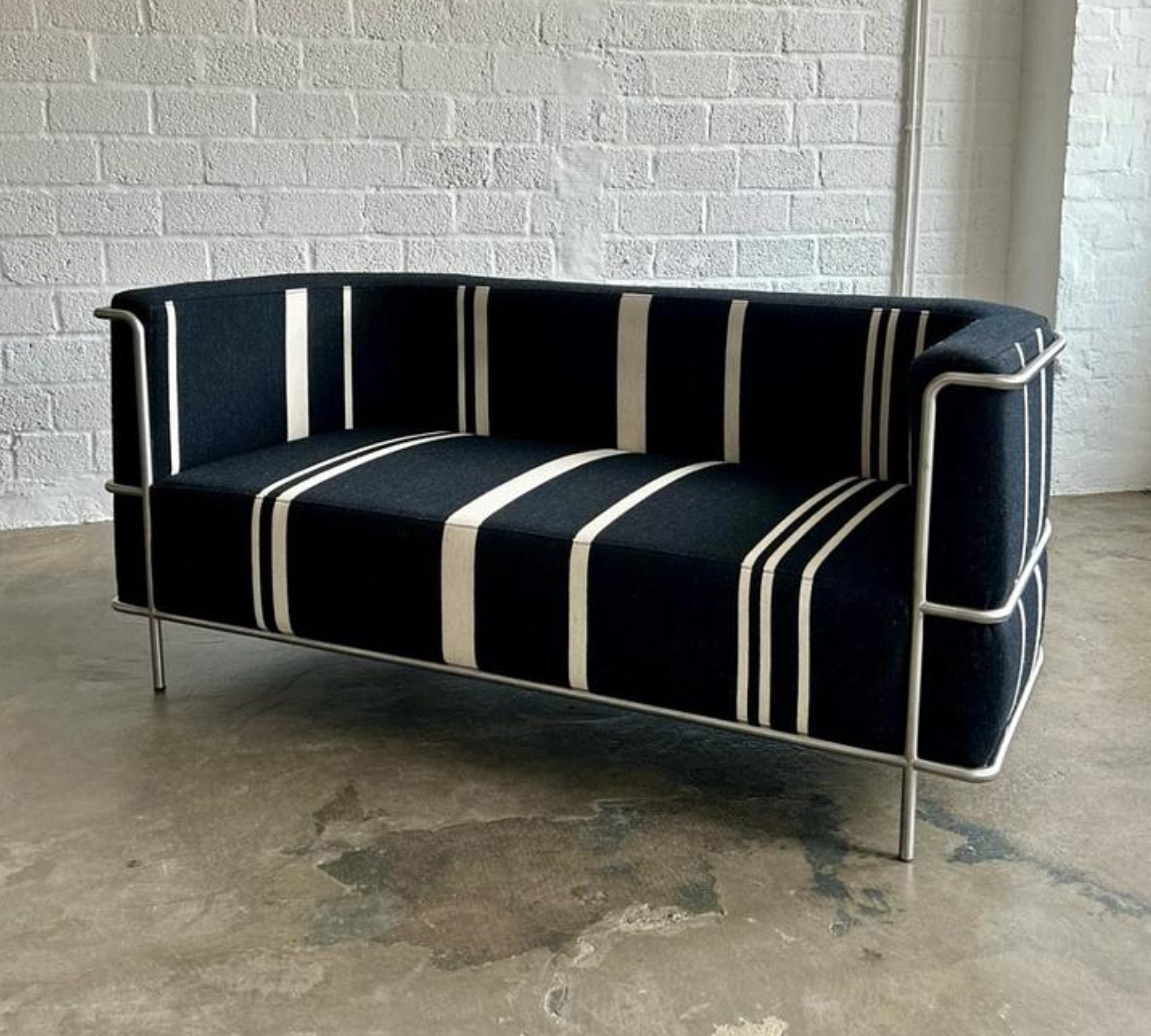 MODERNIST Sofa 2-Sitzer Schwarz