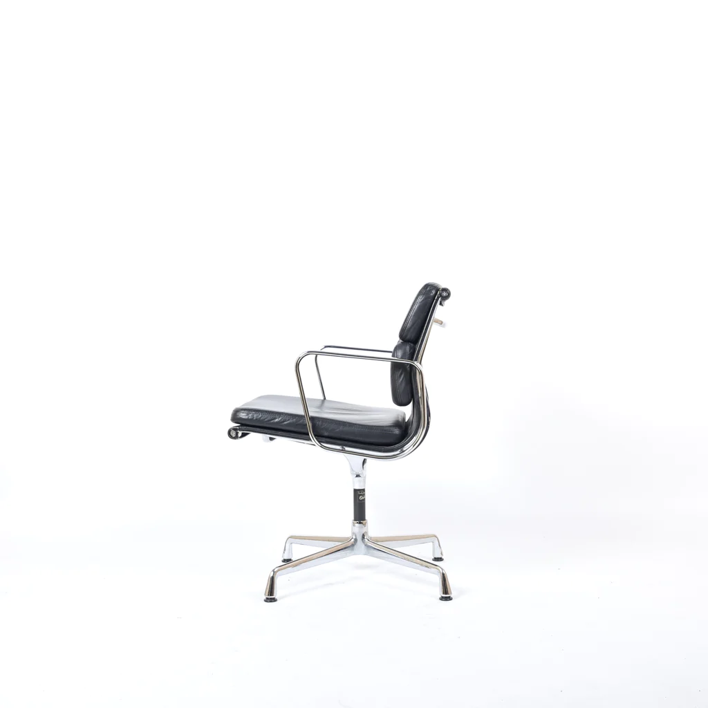 Vitra Eames EA208 Soft Pad Chair Leder Schwarz