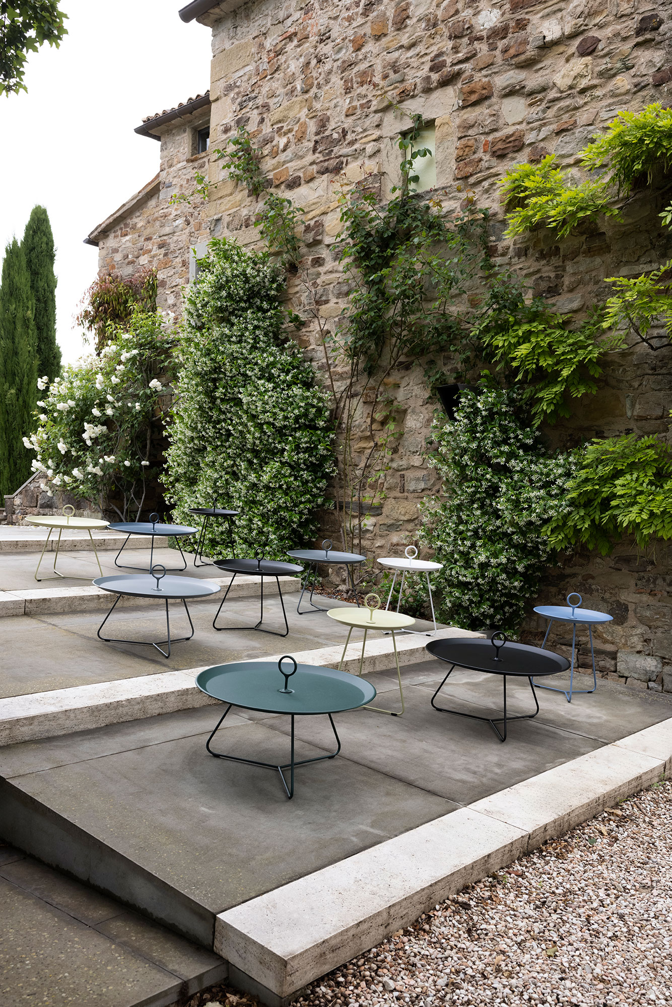 EYELET Serviertisch 70cm Dunkelgrau