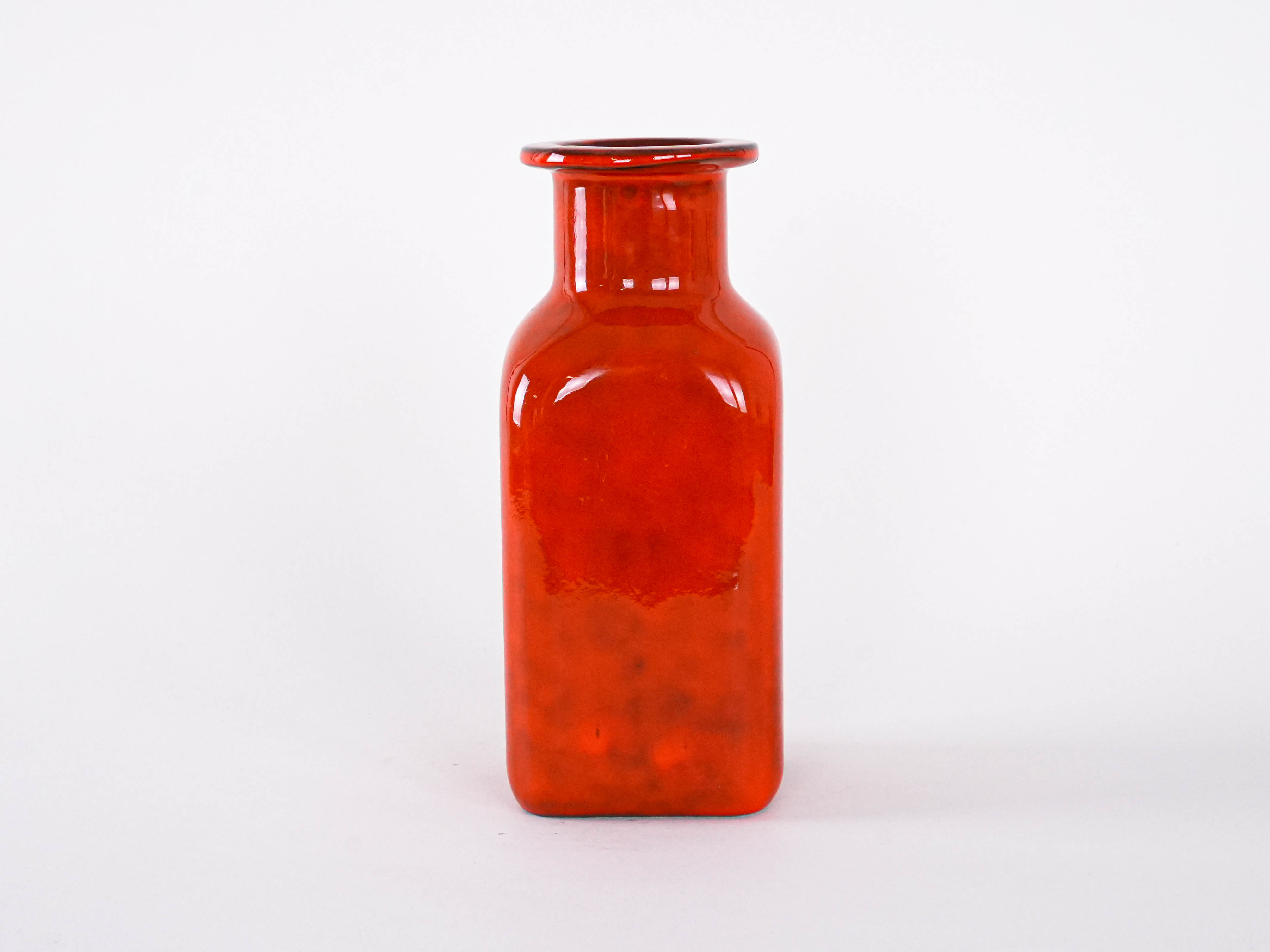 Vaso in ceramica rosso anni '60