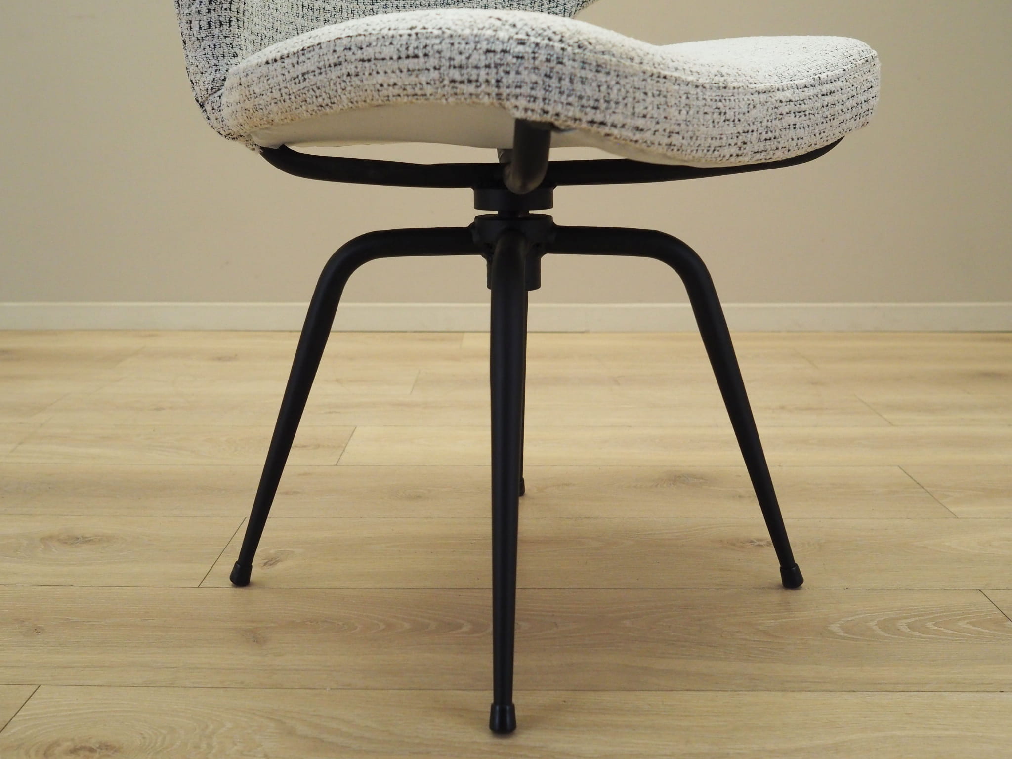 Swivel armchair with armrests 1970s