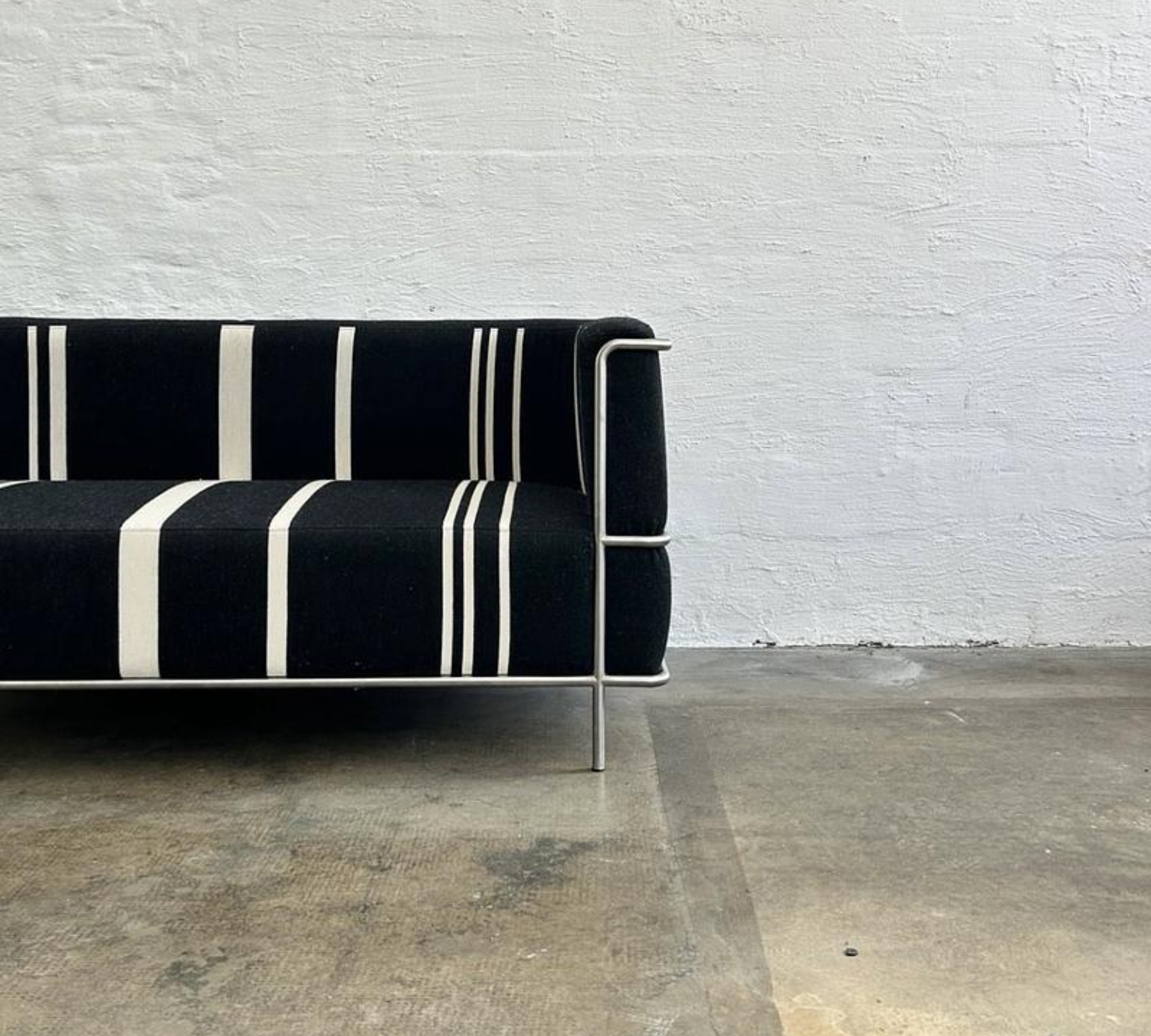 MODERNIST Sofa 2-seater Black