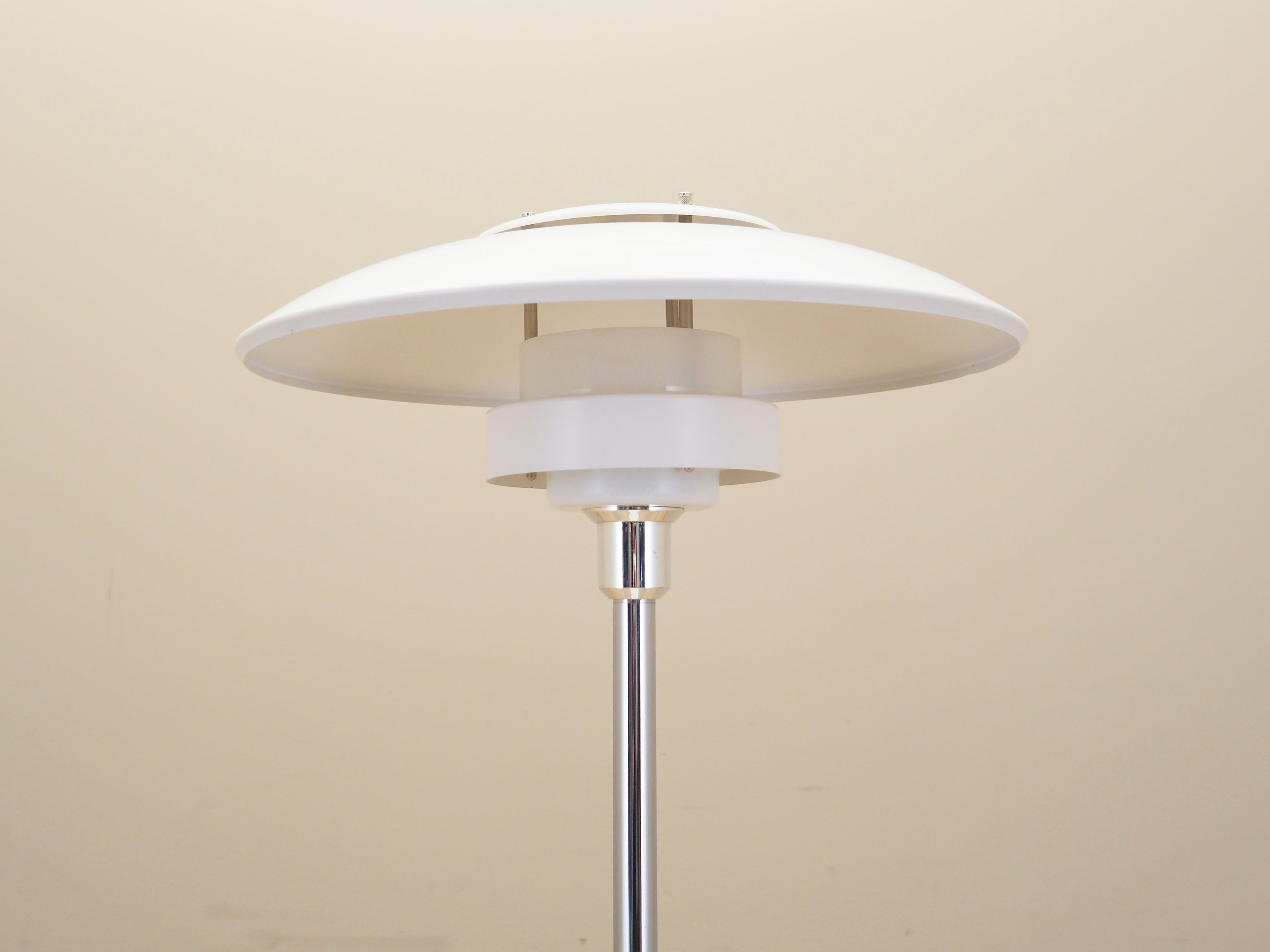 Stehlampe Metall Weiß 1970er Jahre