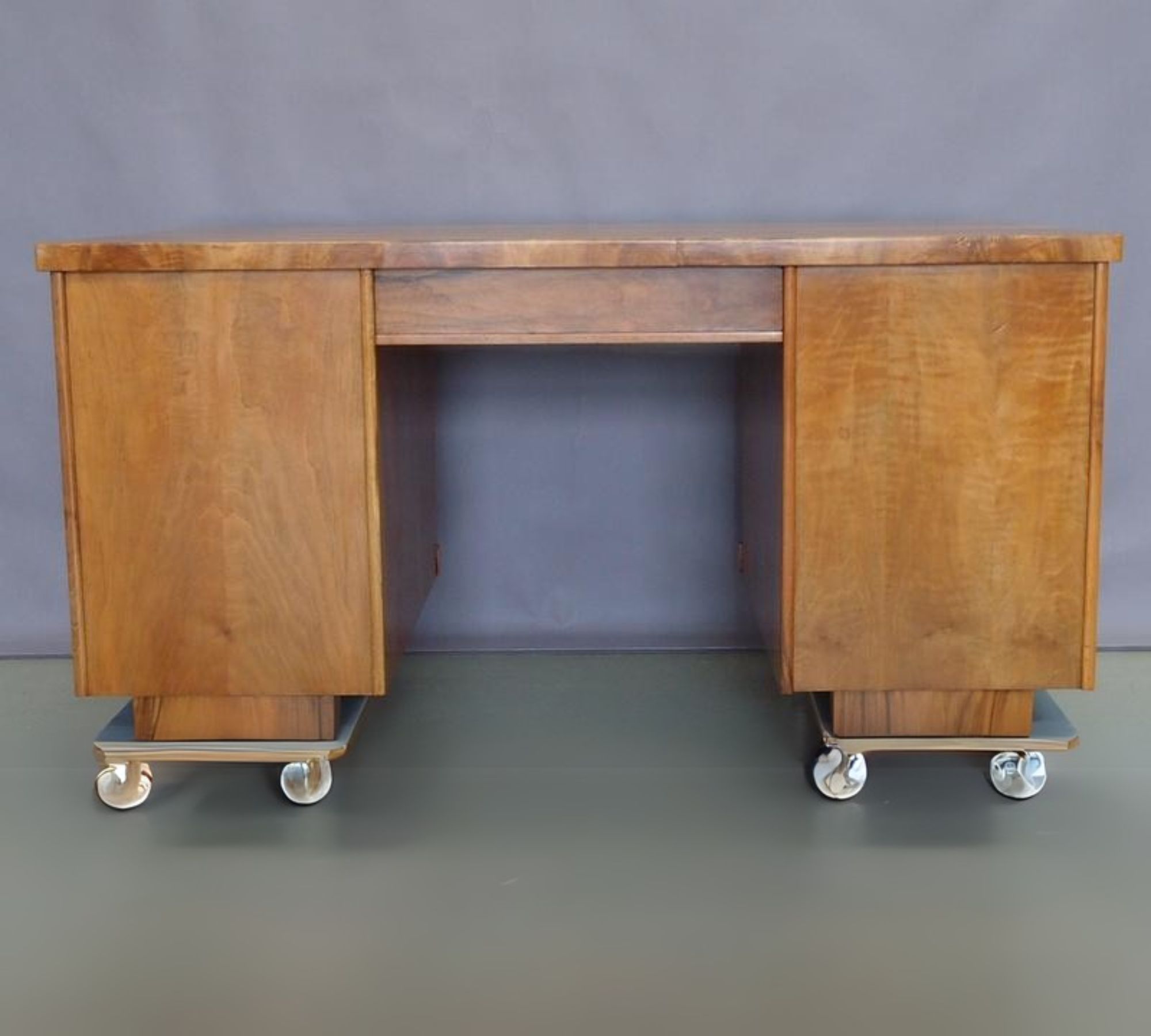 Vintage Schreibtisch Nussbaumholzfurnier Braun 1960er Jahre