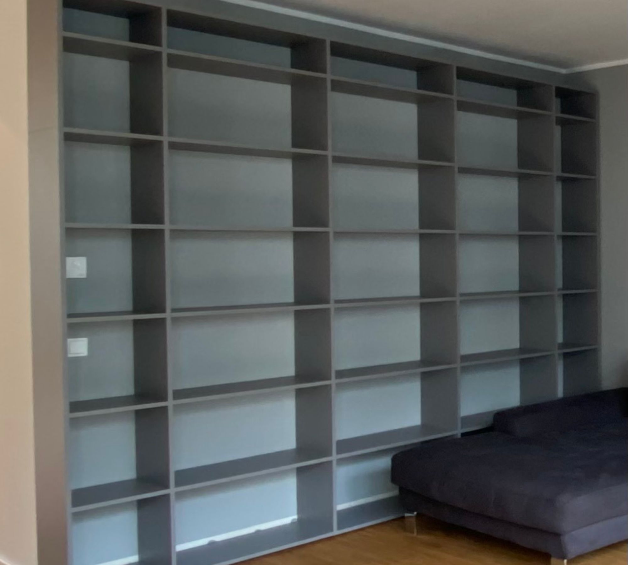 Gryd Bücherregal Holz Grau
