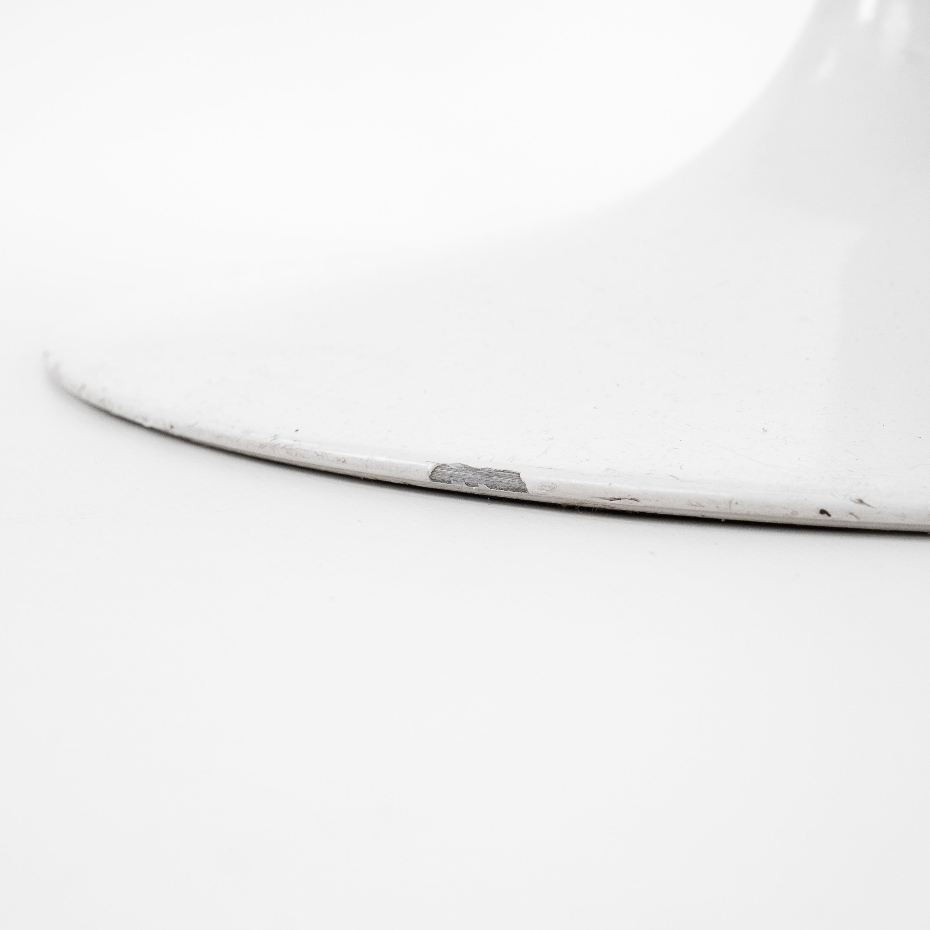 Eero Saarinen Tulip Hocker Weiß