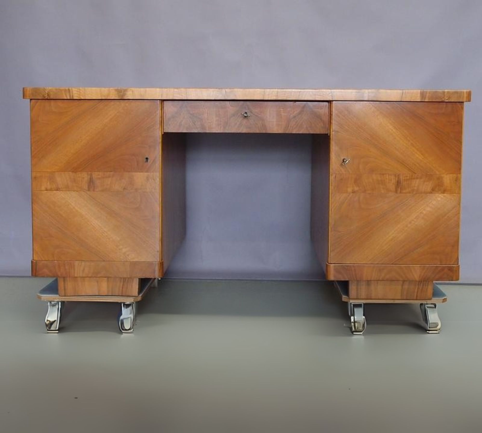 Vintage Schreibtisch Nussbaumholzfurnier Braun 1960er Jahre