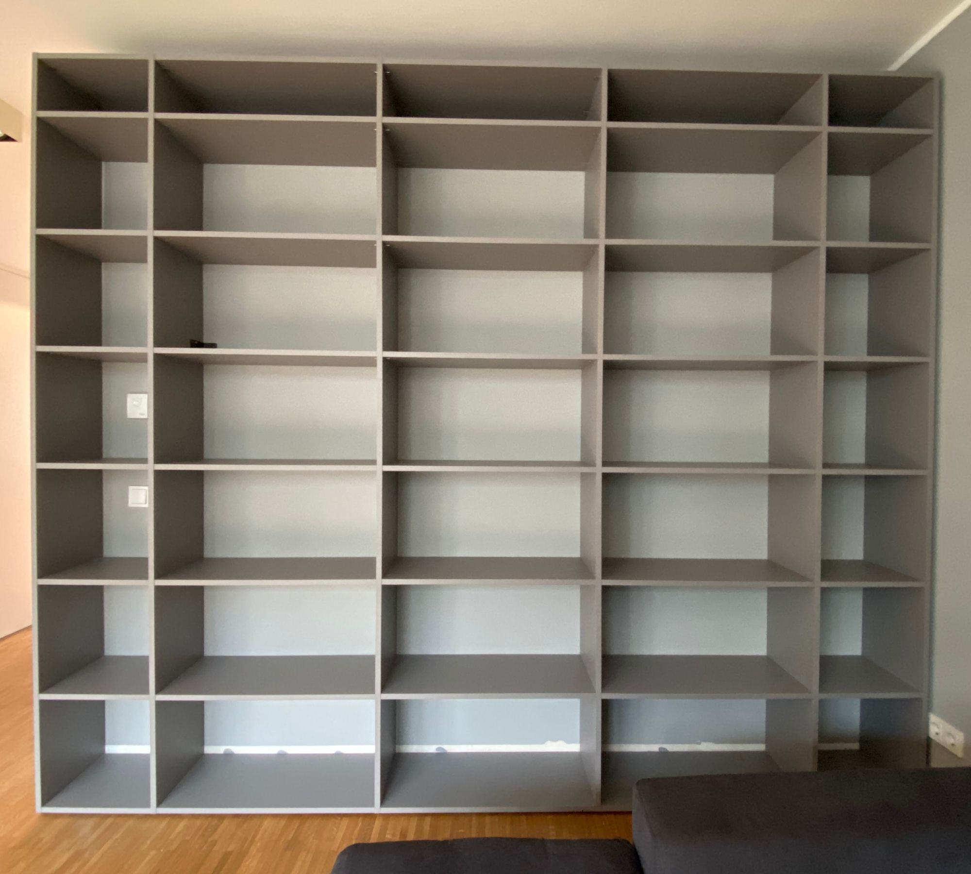 Gryd Bücherregal Holz Grau