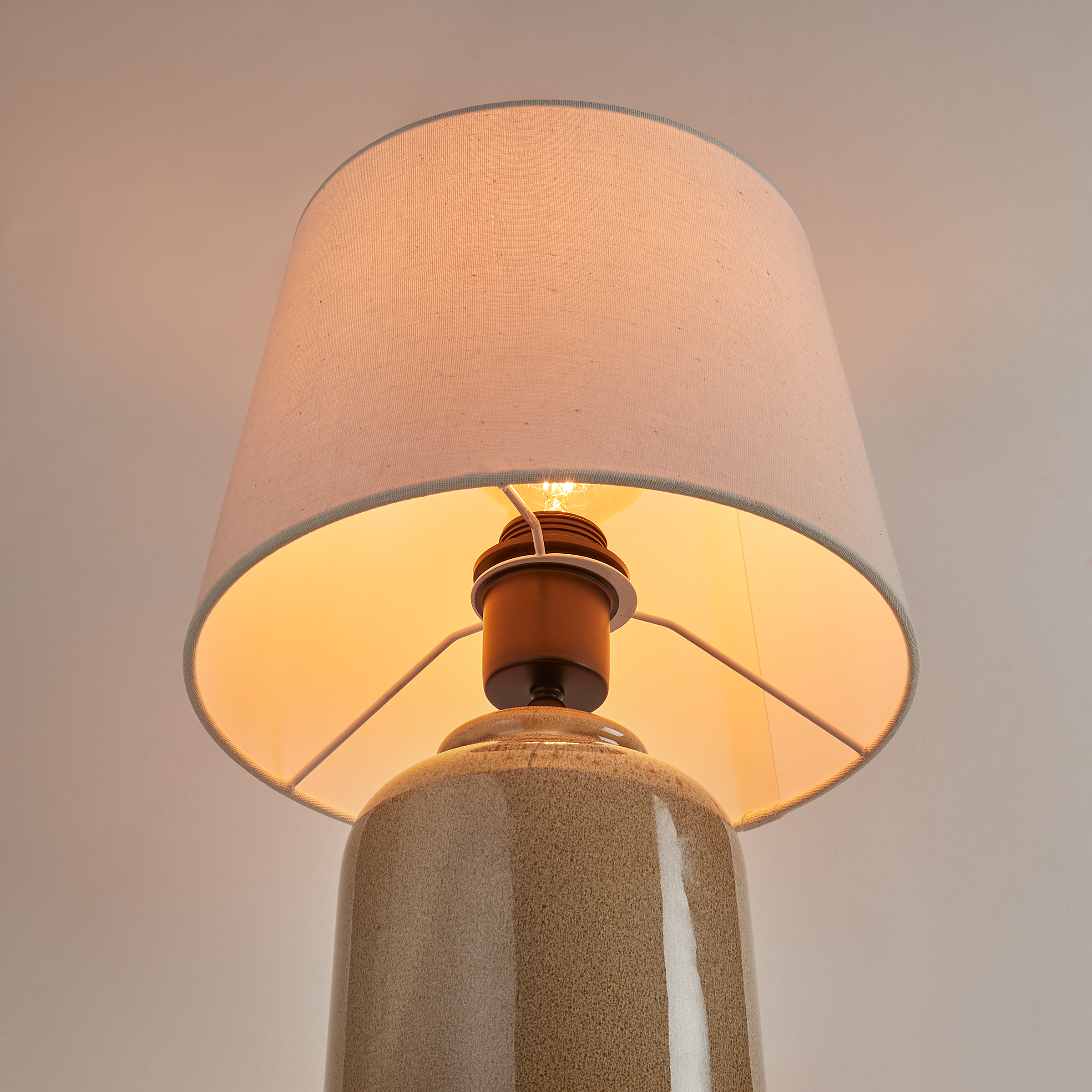 Verice Tischleuchte Leinen Keramik Creme Taupe