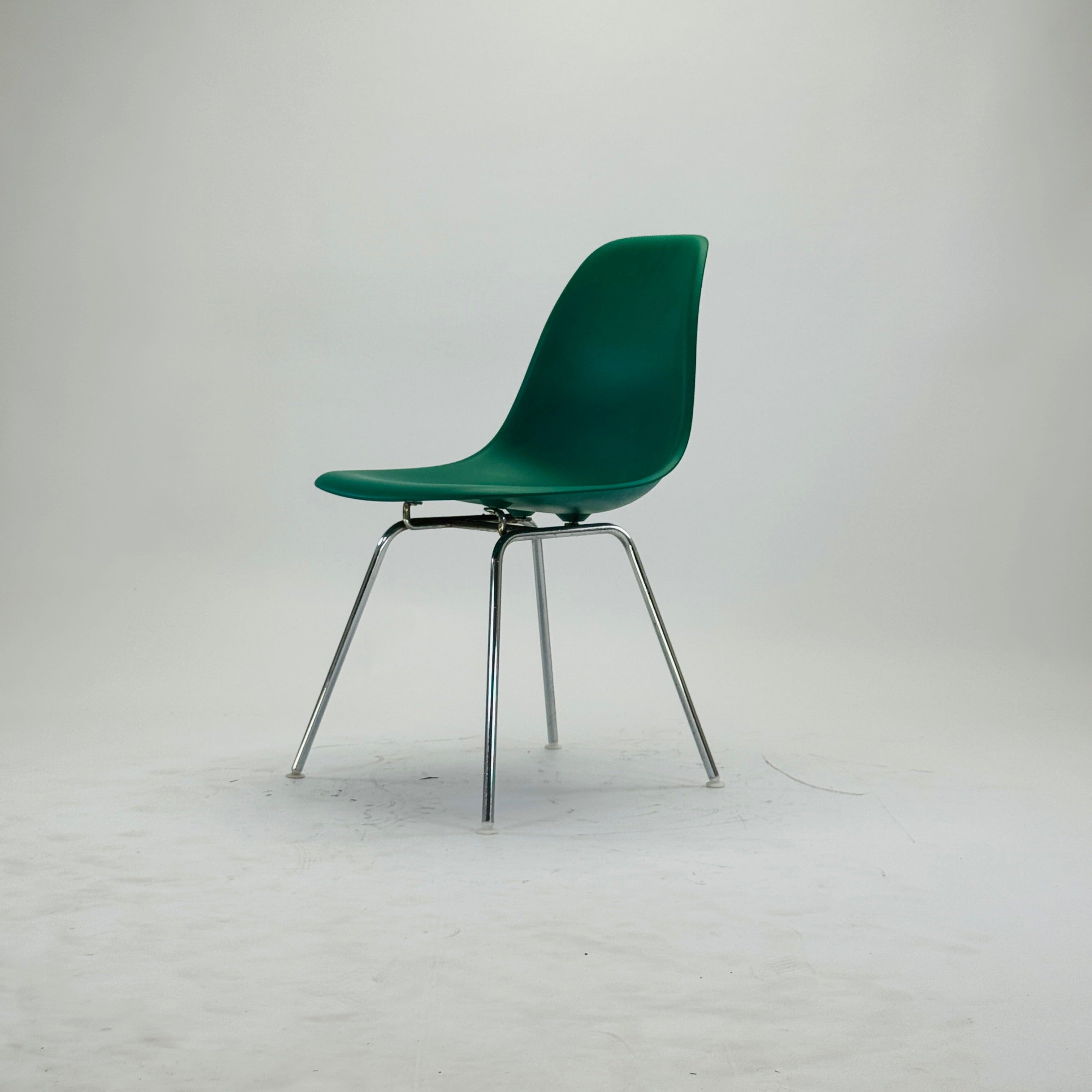 Eames Plastic Side Chair DSX Grün