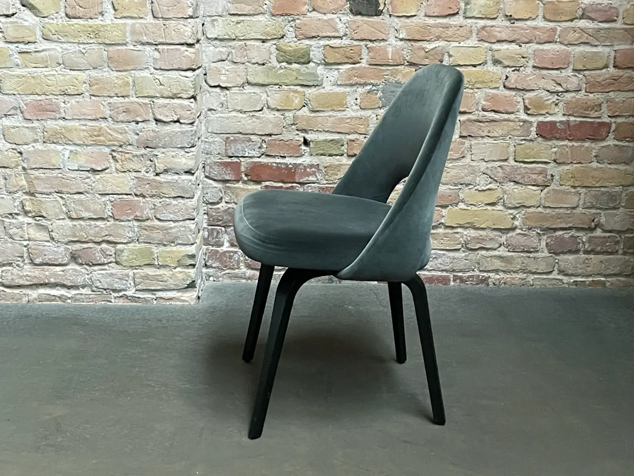 6x Saarinen Conference chairs Velvet Wood Grey