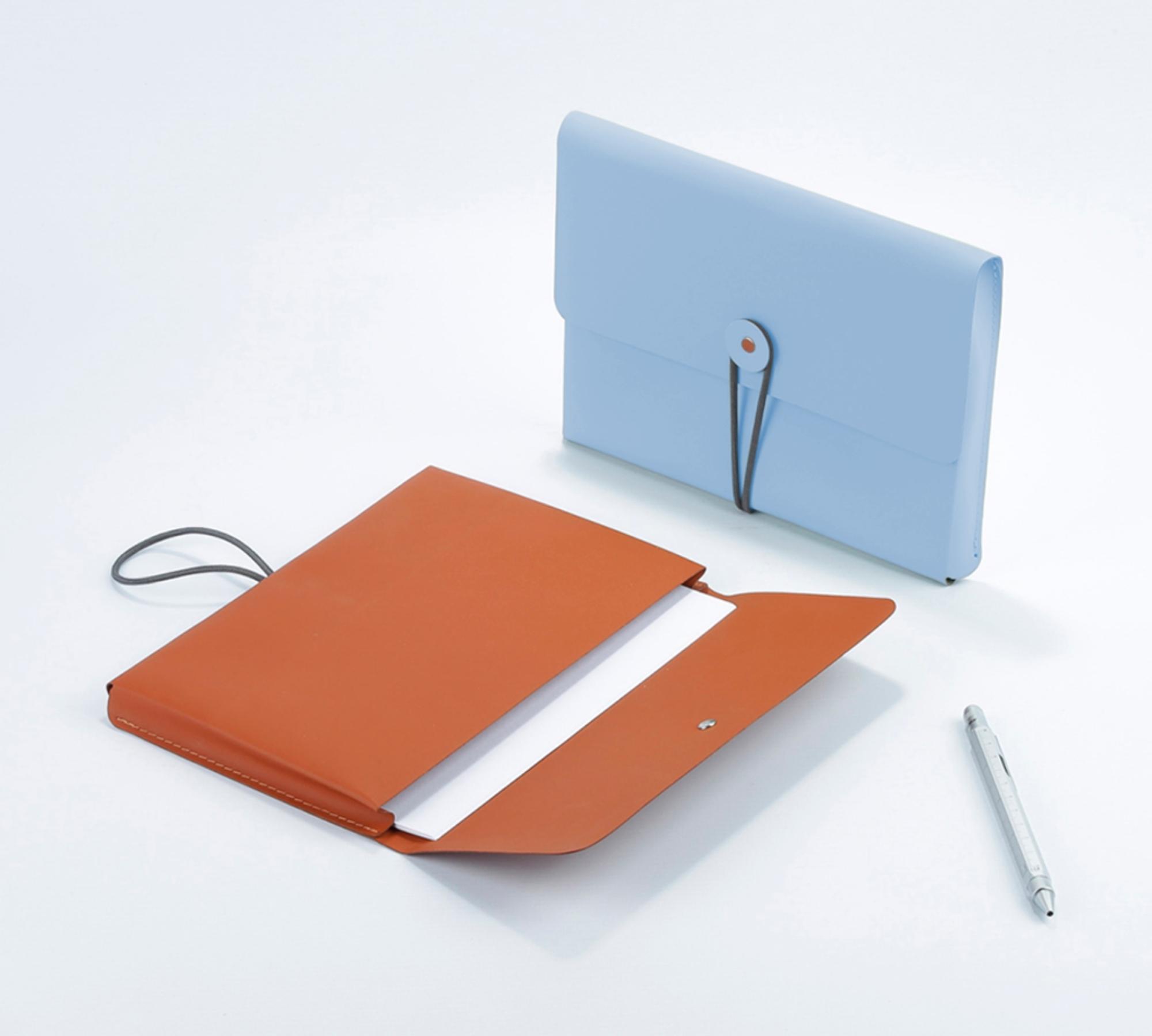 Dokumentenmappe A5 aus Recyceltem Leder Hellblau