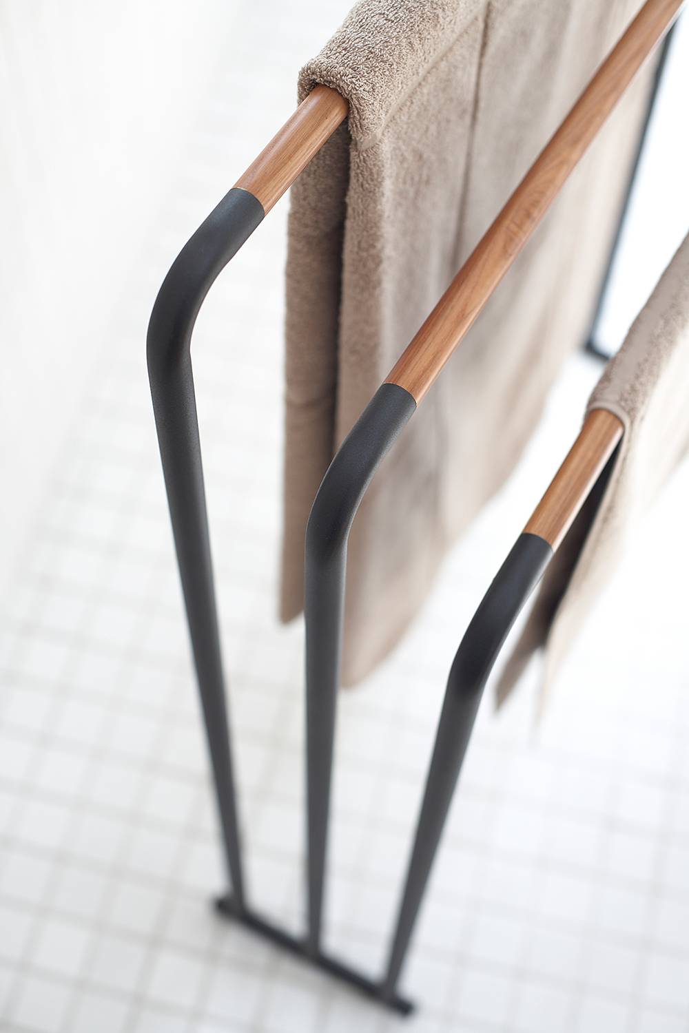 Plain Handtuchhalter Esche Teilmassiv Stahl Schwarz