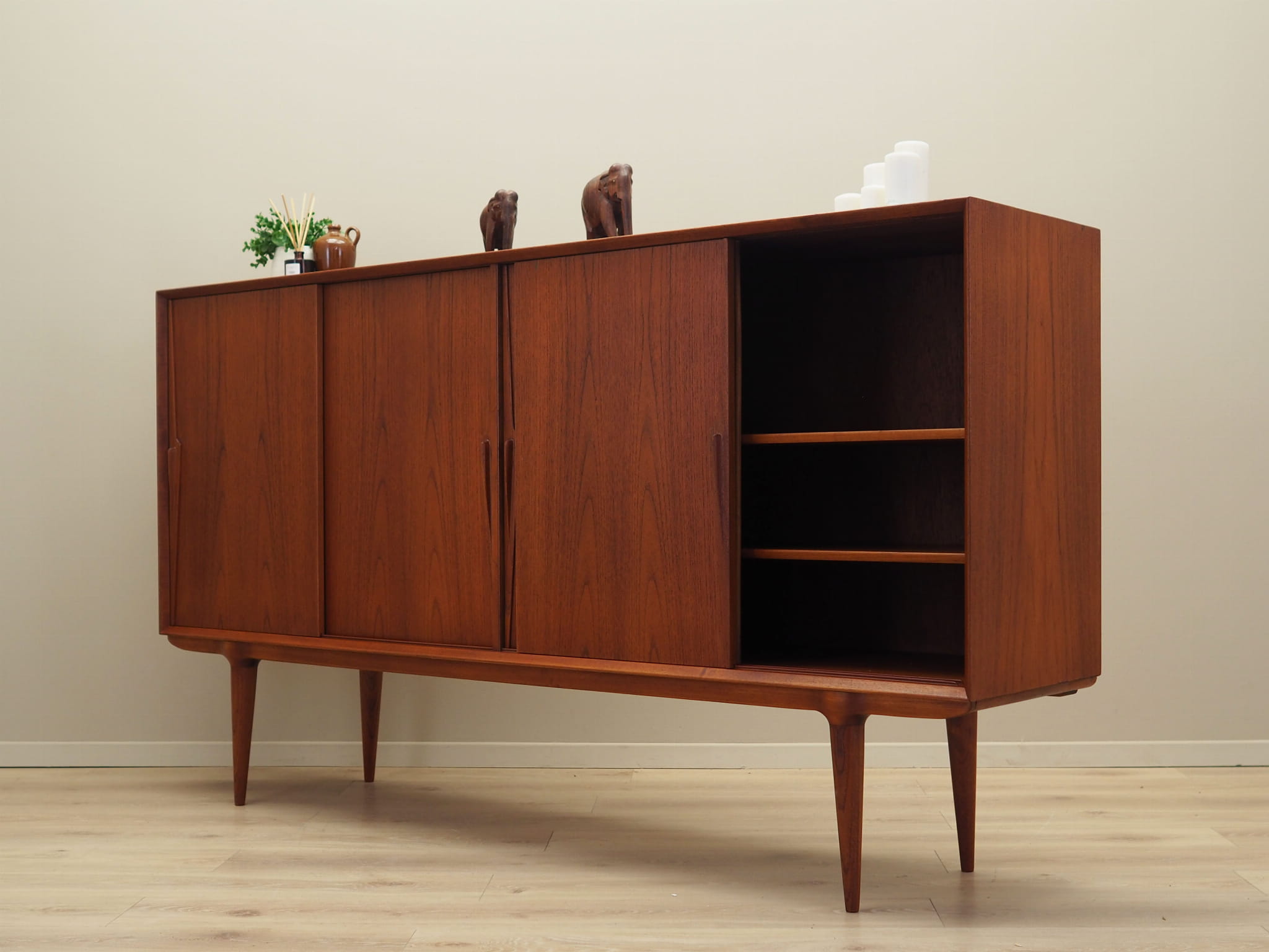 Vintage Highboard Teakholz Braun 1970er Jahre