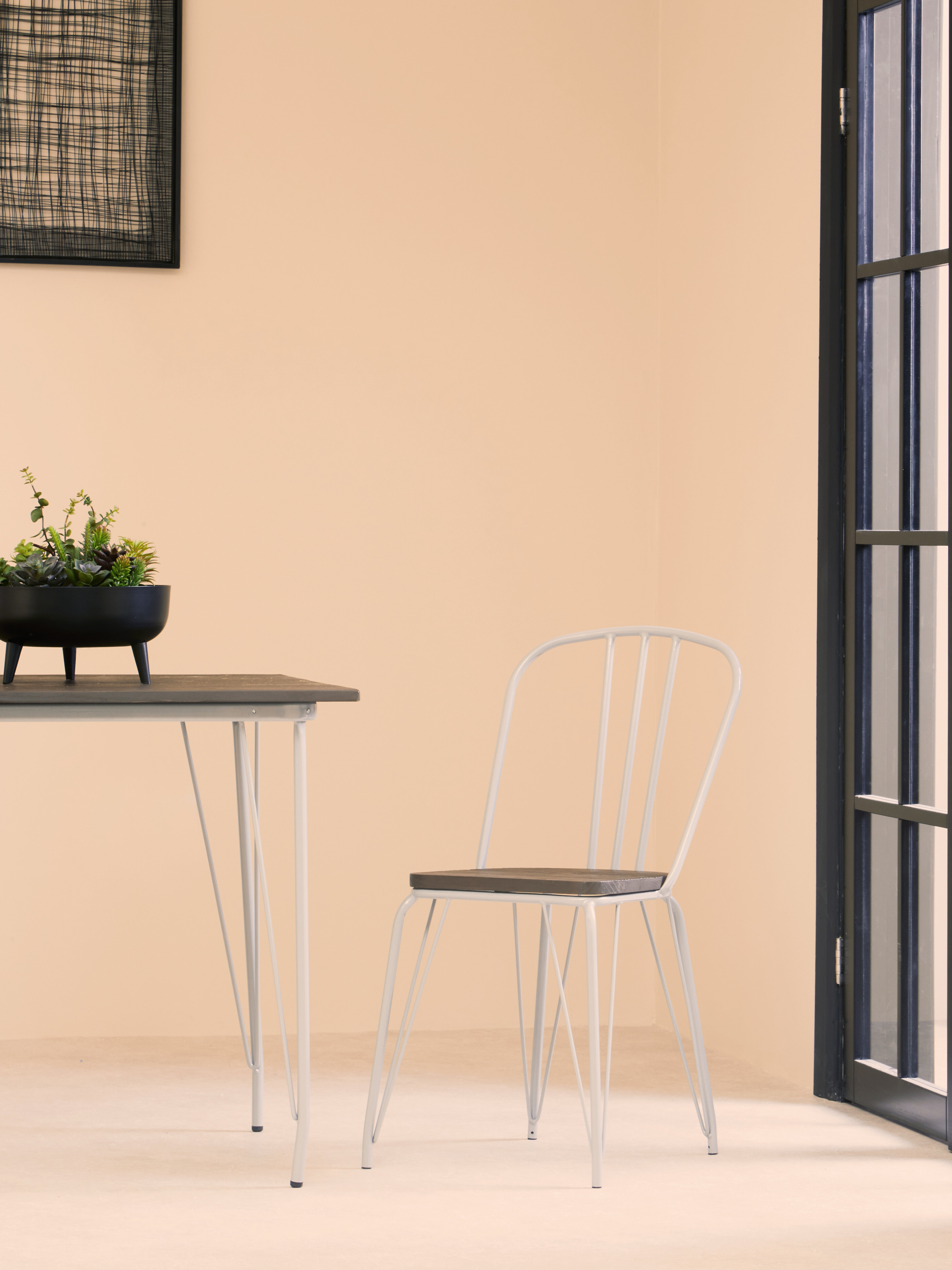 District Grey Metall und Elmholz Tisch
