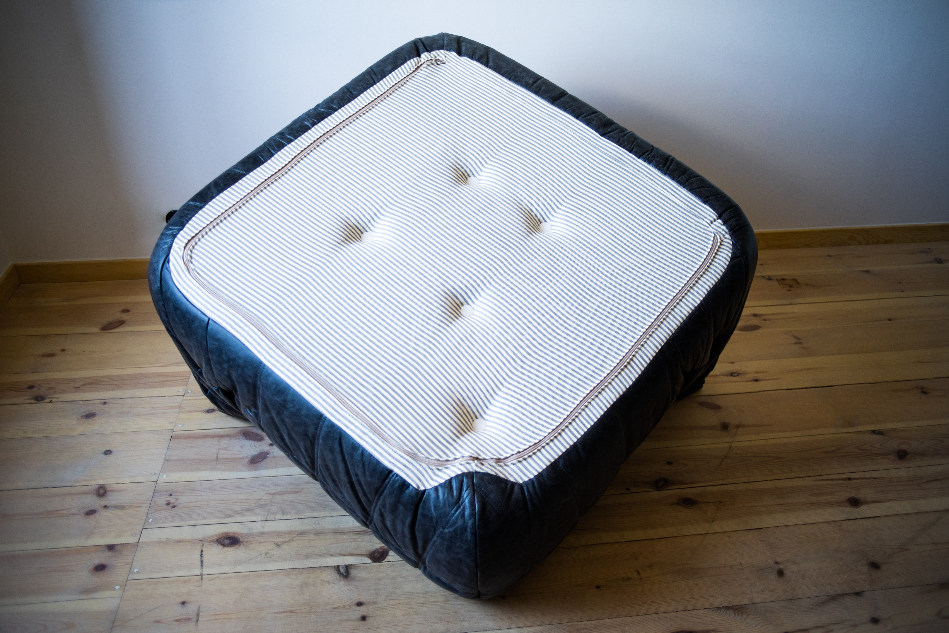 Togo Corner Sofa Pull-Up Leather Black