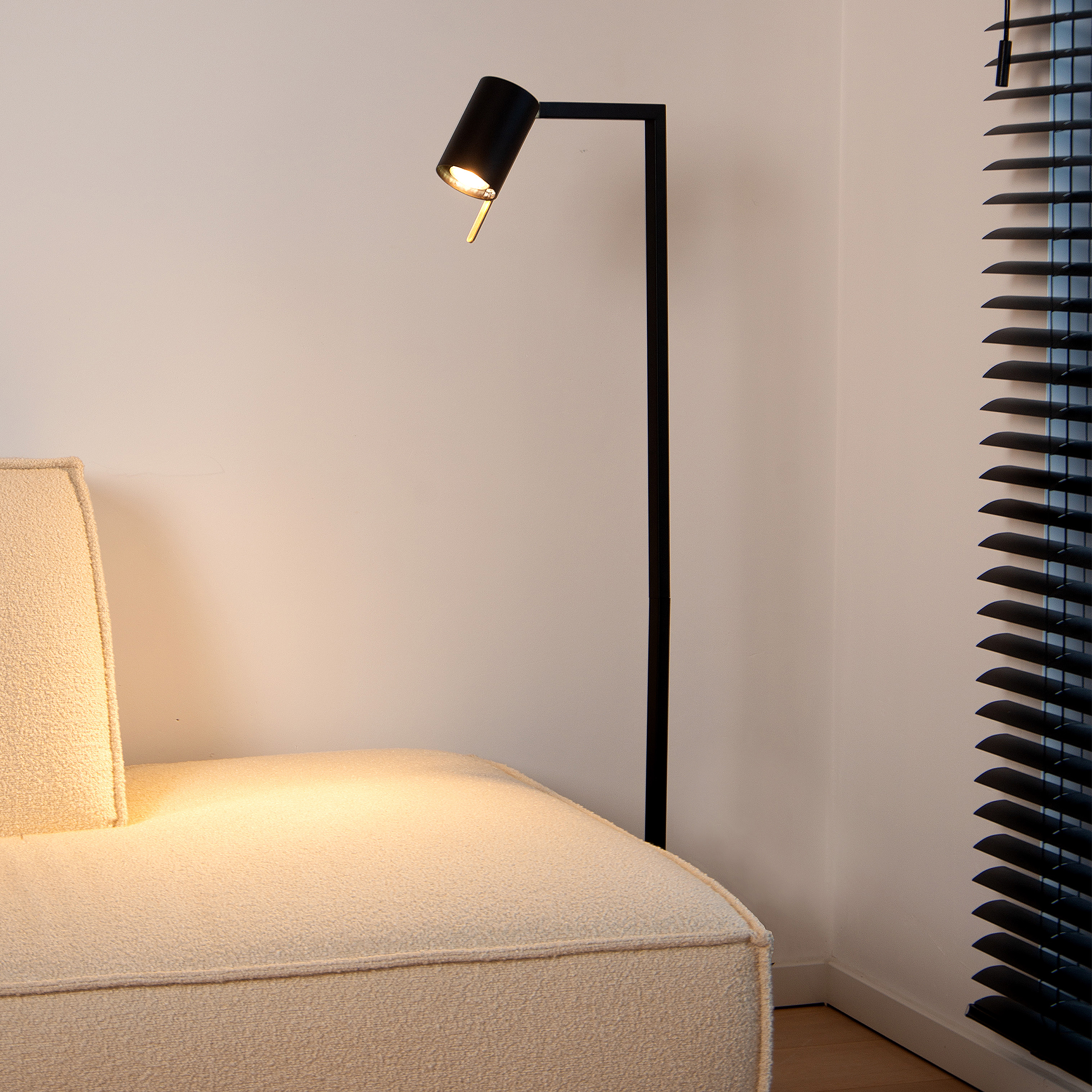 Lesley Typ A Stehleuchte Eisen Schwarz