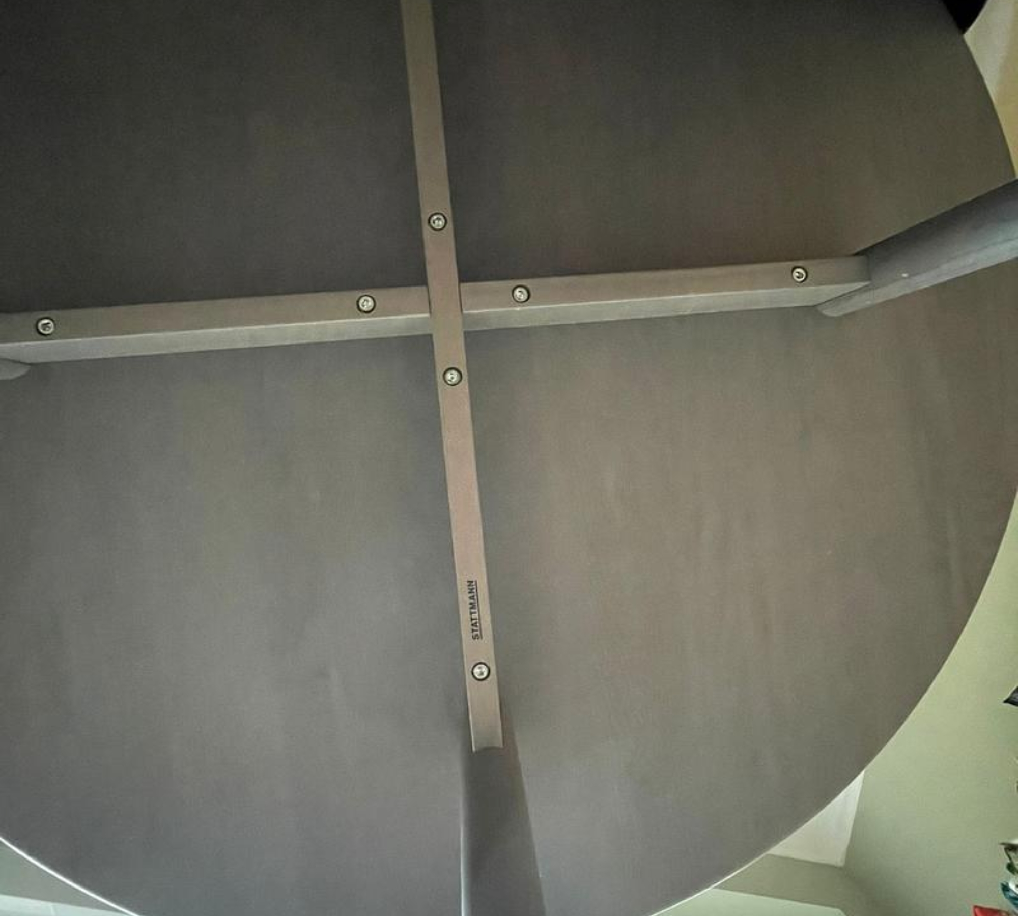 Profile Esstisch Grau Ø 120cm
