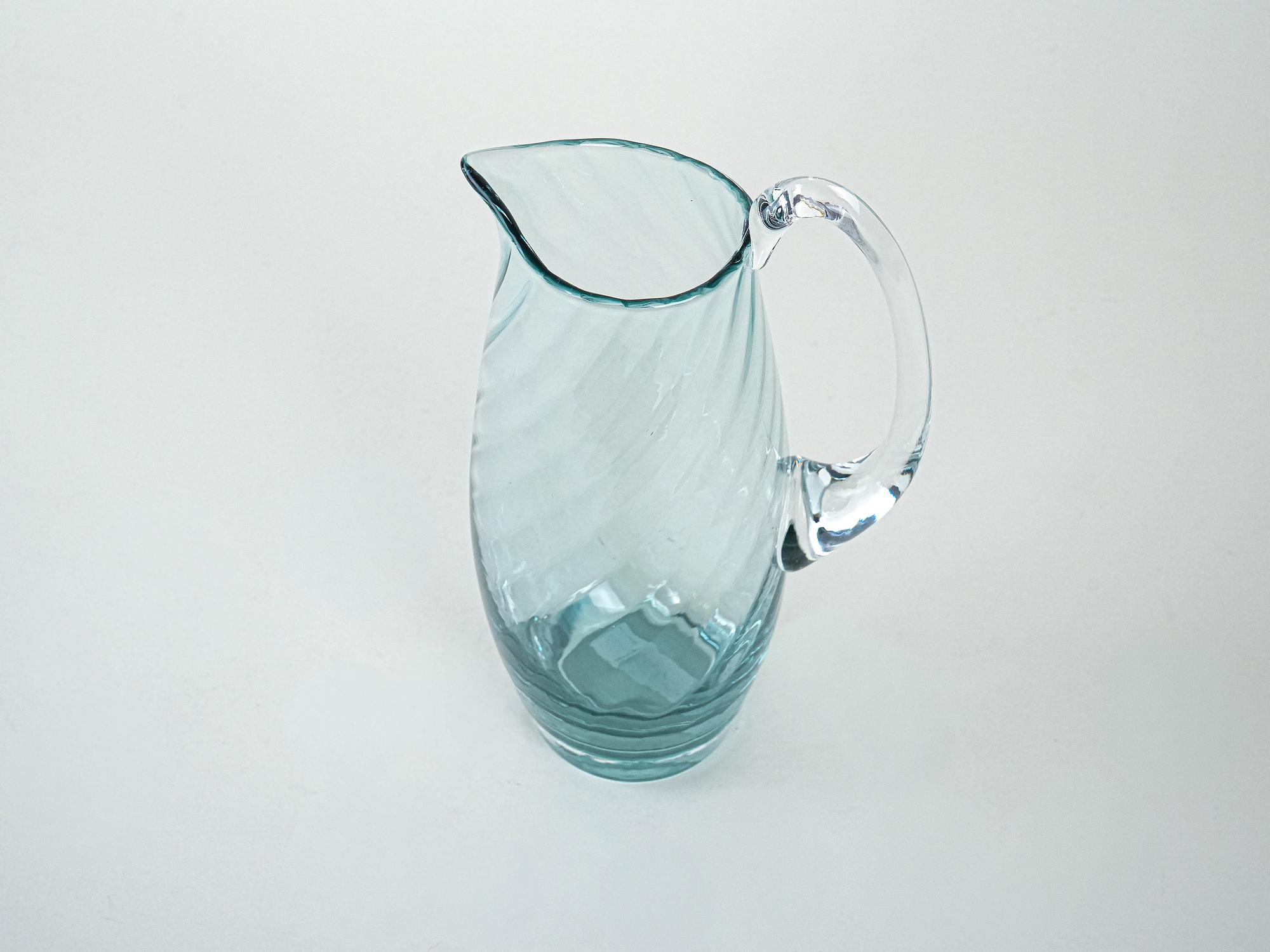 Caraffa in vetro azzurro anni '70 5