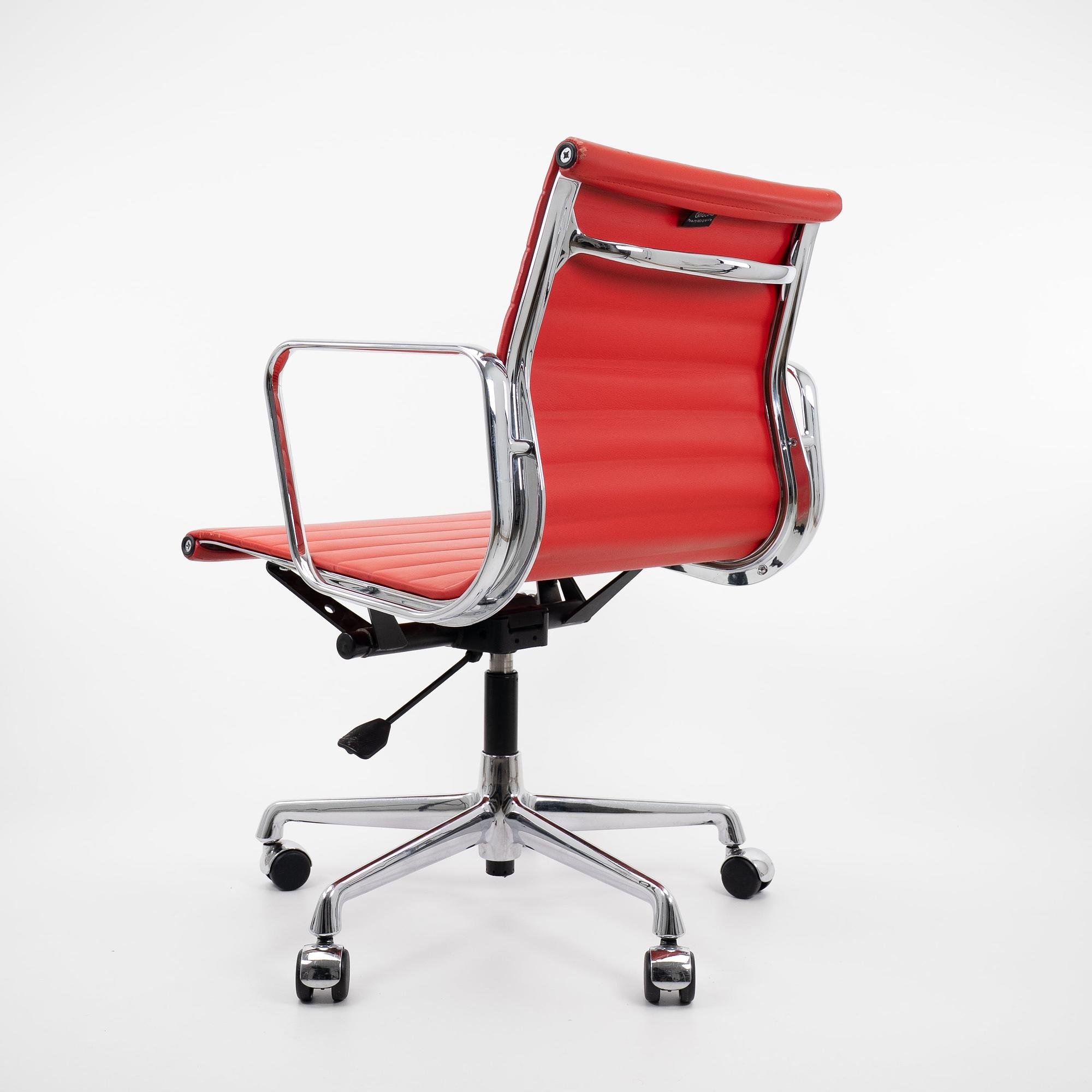 EA117 Bürostuhl Wippe Aluminium Rot 2