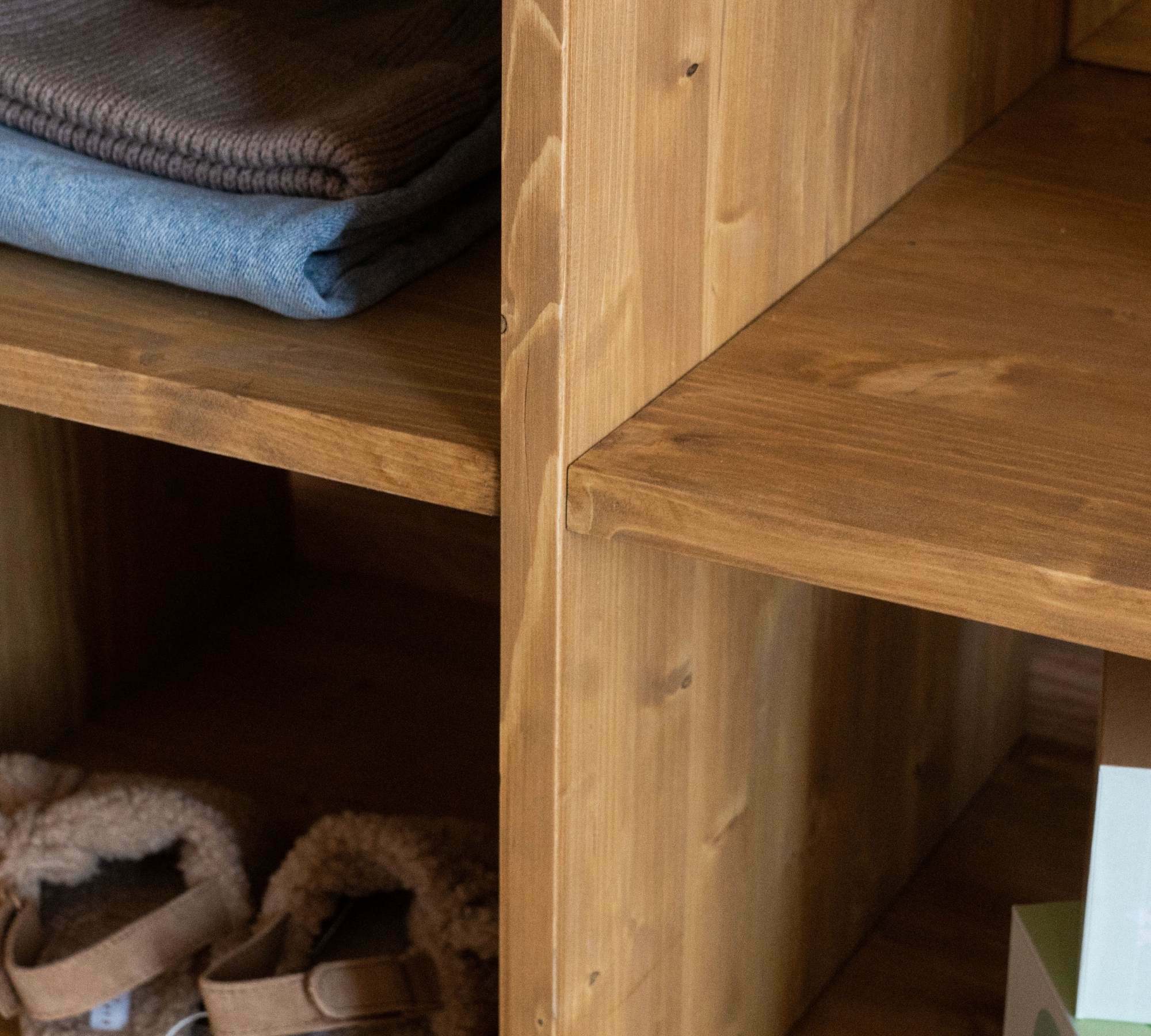 Kinderschrank Montessori in heller Holzoptik 3