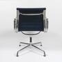 Vitra EA 107 Aluminum Chair Hopsak Blau 3