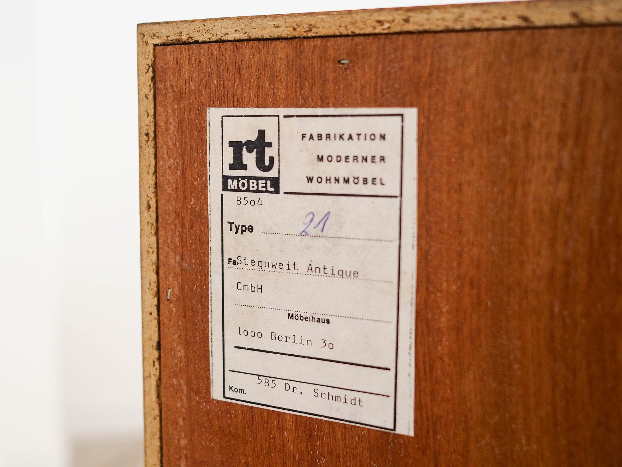 RT Möbel Schrank Teakfurnier  1970er Jahre 12