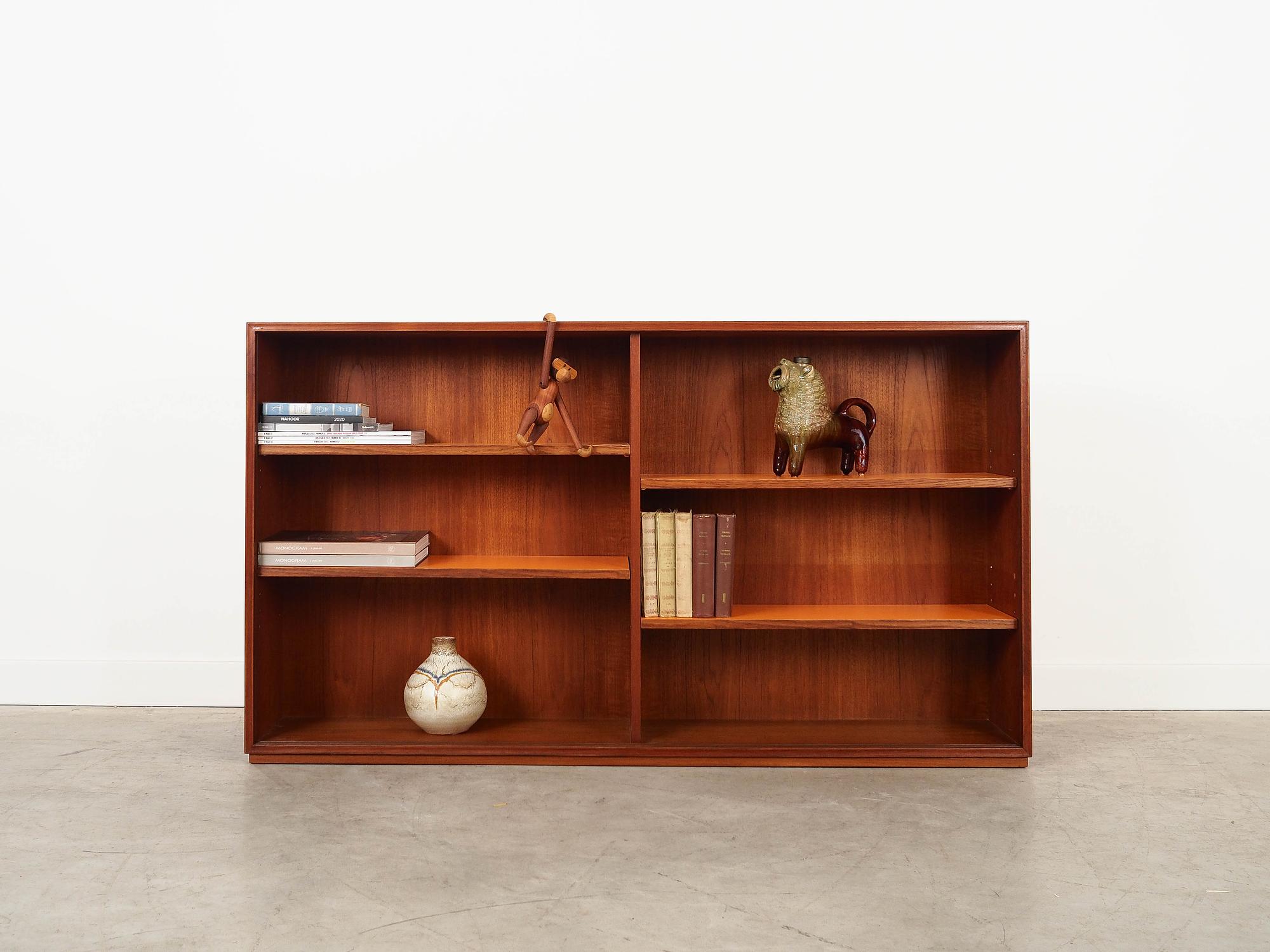 RT Furniture Bookshelf Teak Veneer 1970s 1